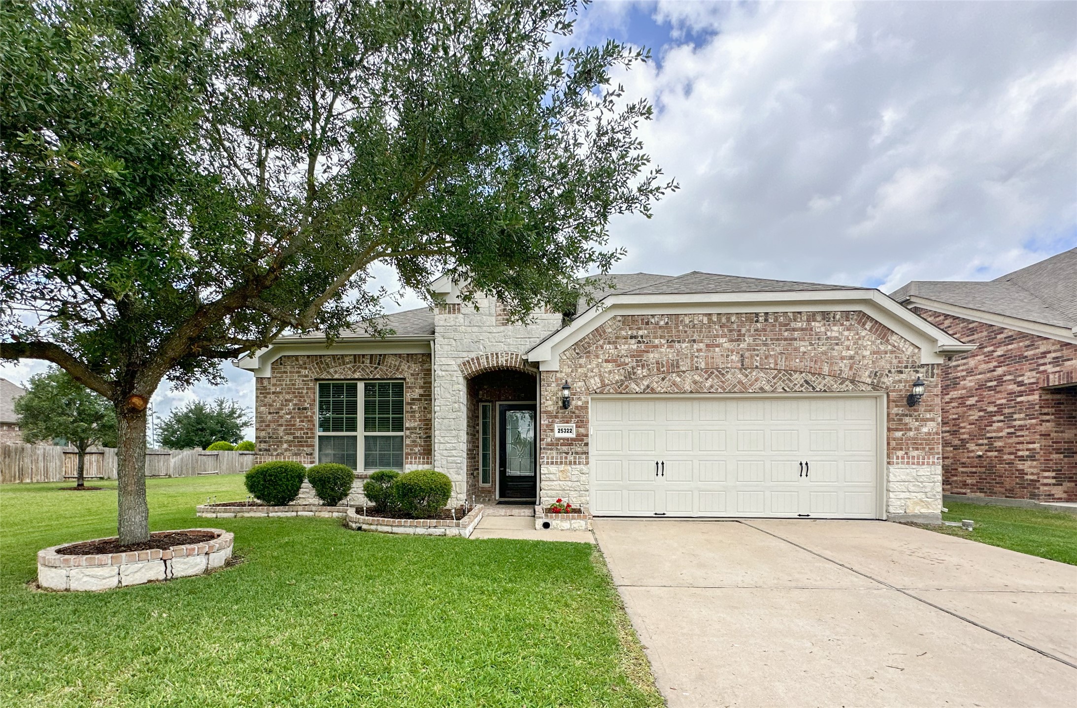 25322 Alverstone Drive Property Photo 2