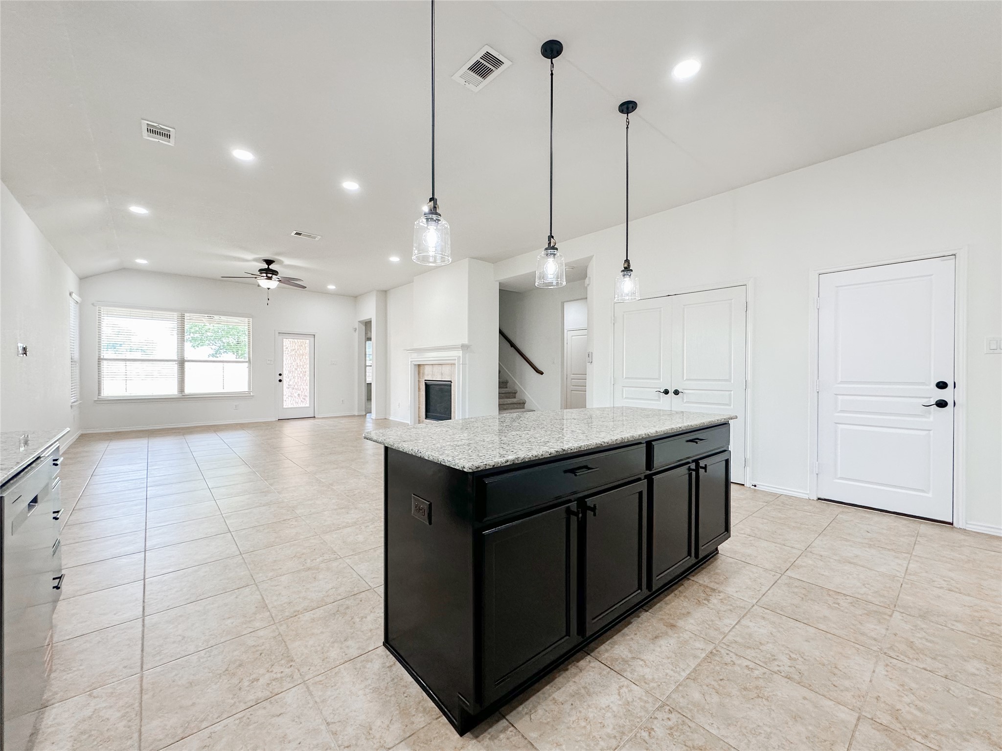 25322 Alverstone Drive Property Photo 3