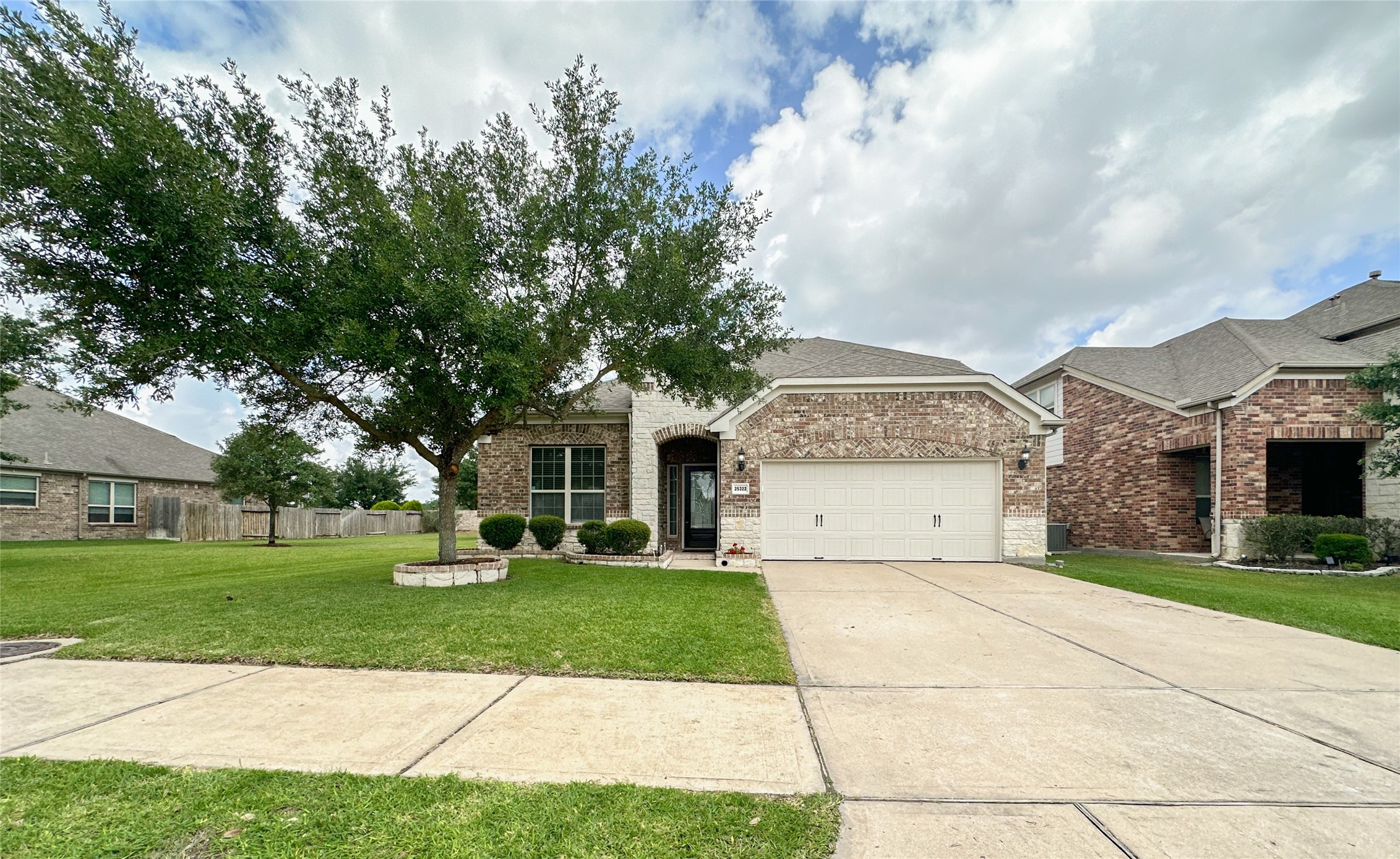 25322 Alverstone Drive Property Photo 4