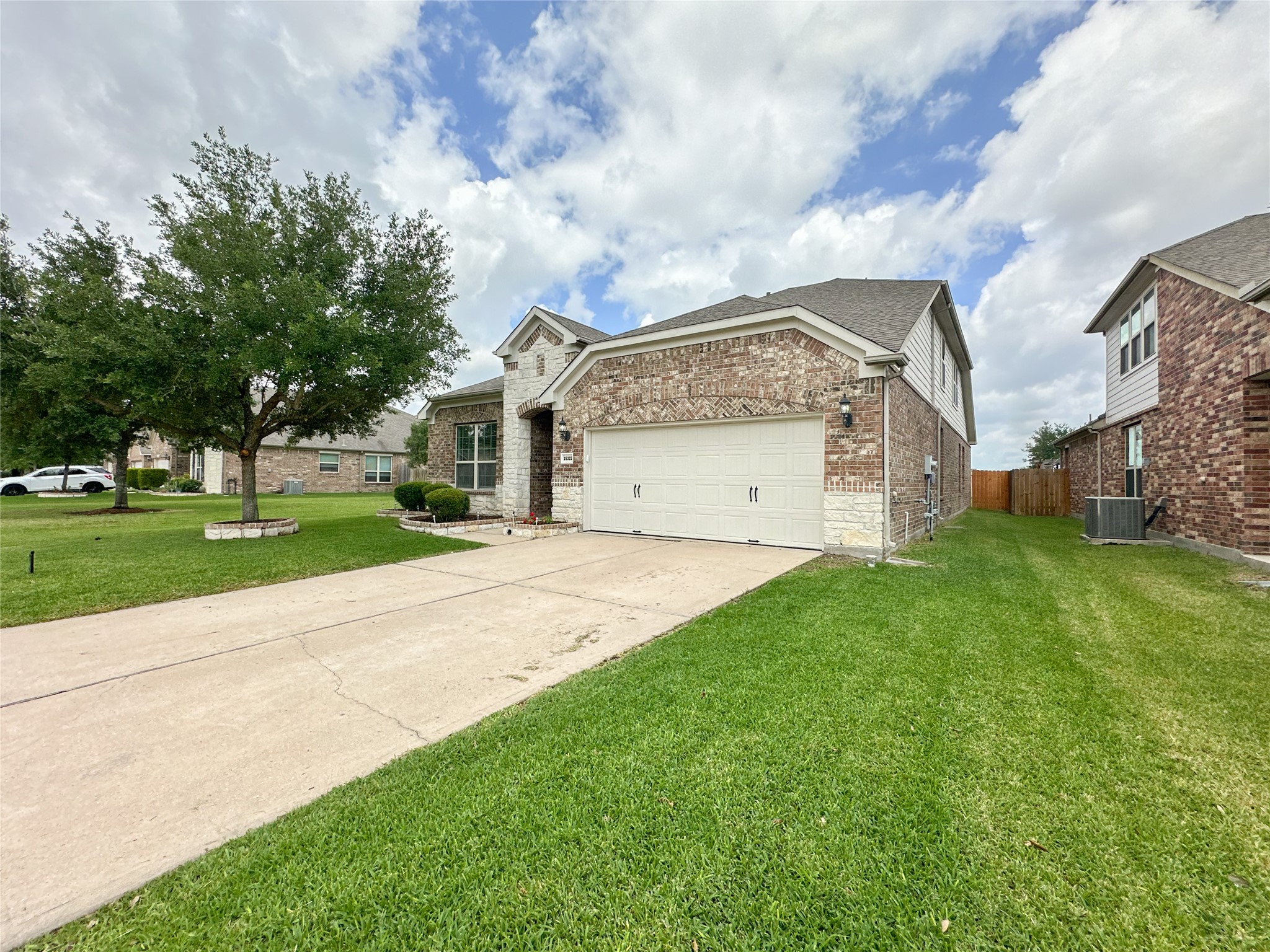 25322 Alverstone Drive Property Photo 5