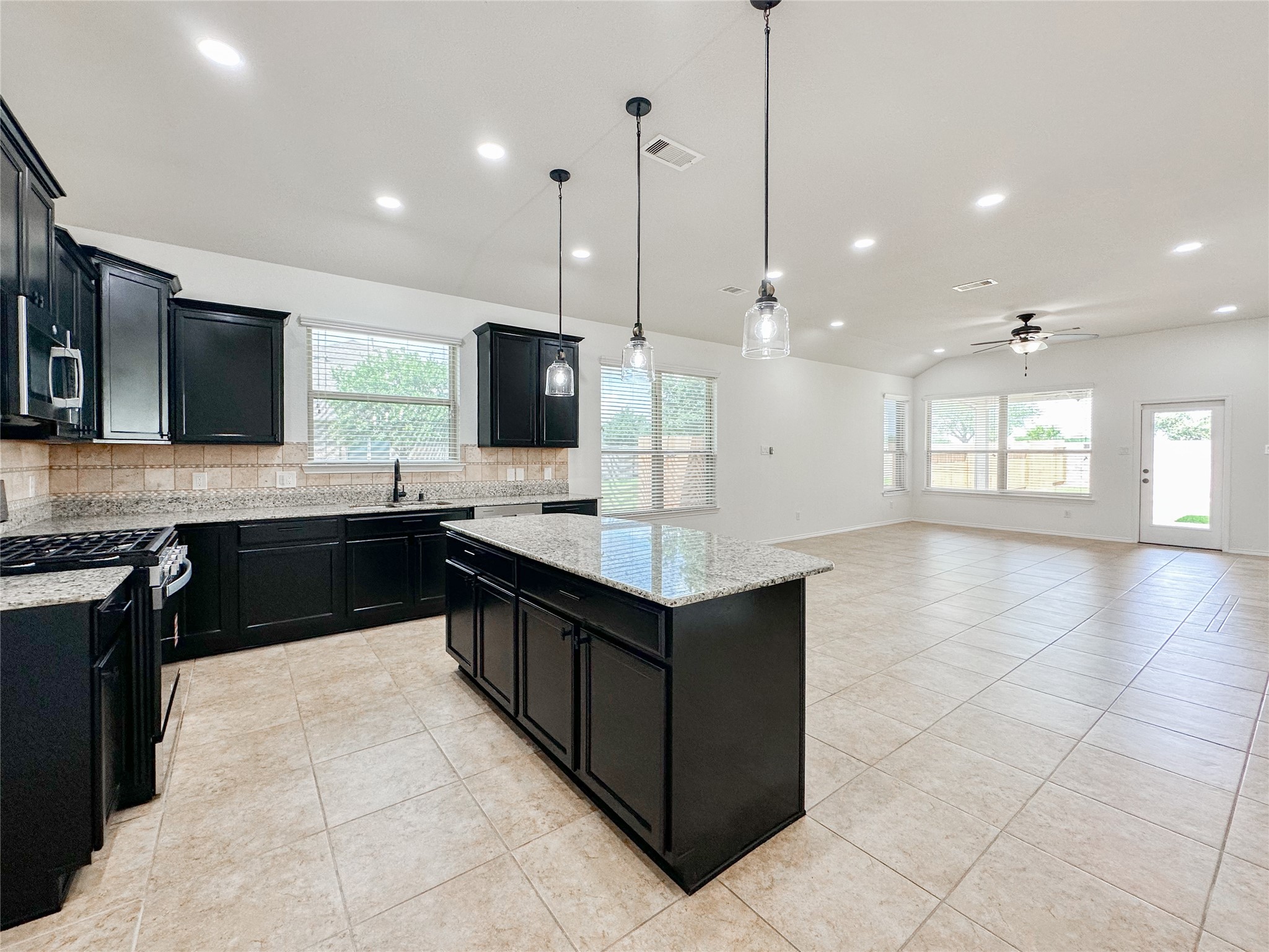 25322 Alverstone Drive Property Photo 7
