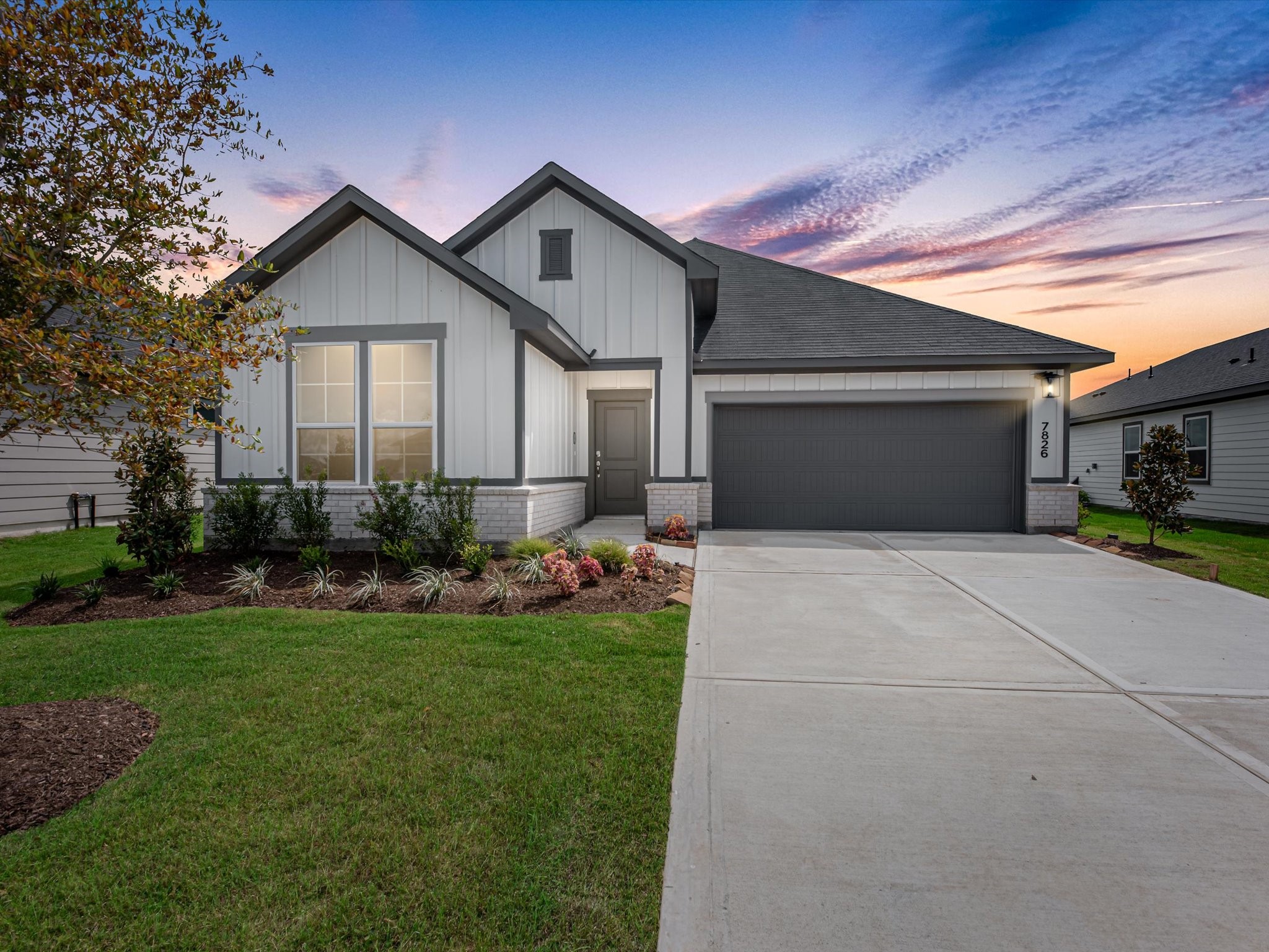 7826 Shimmering Star Lane Property Photo 1