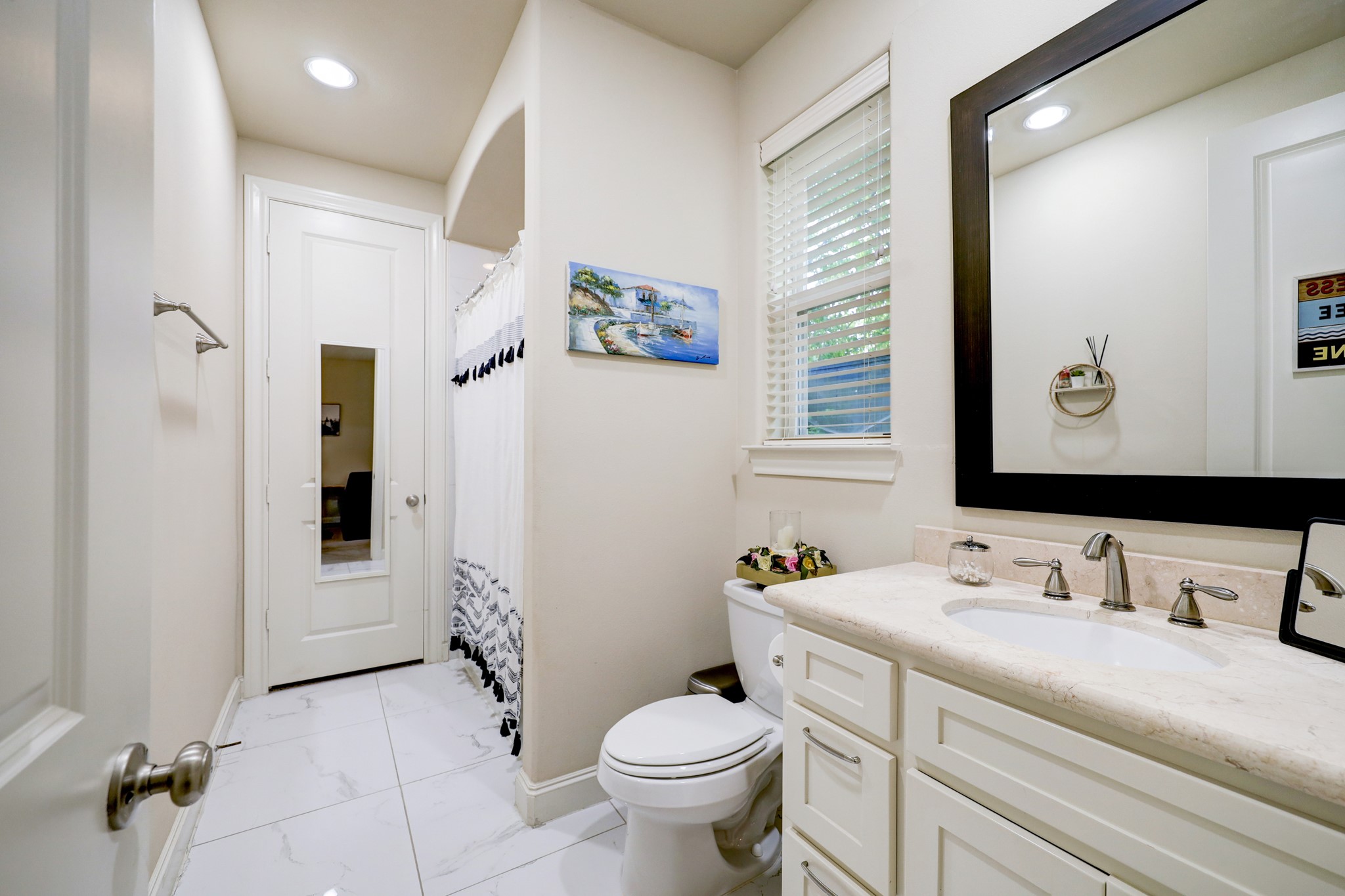 8932 Lakeshore Bend Drive Property Photo 5