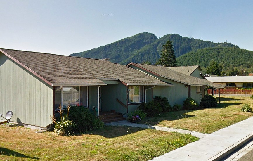 302 1st Street Property Photo 4