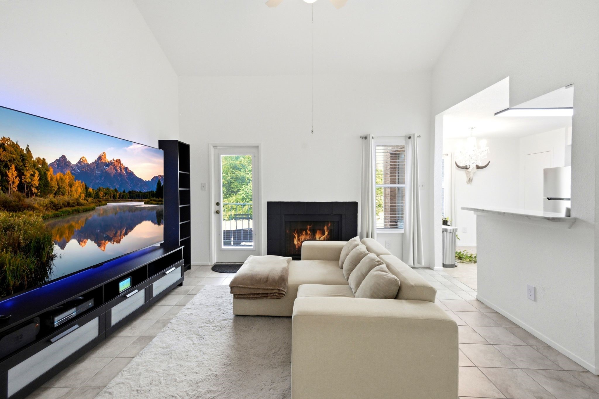 2011 Spenwick Drive 425 Property Photo 1