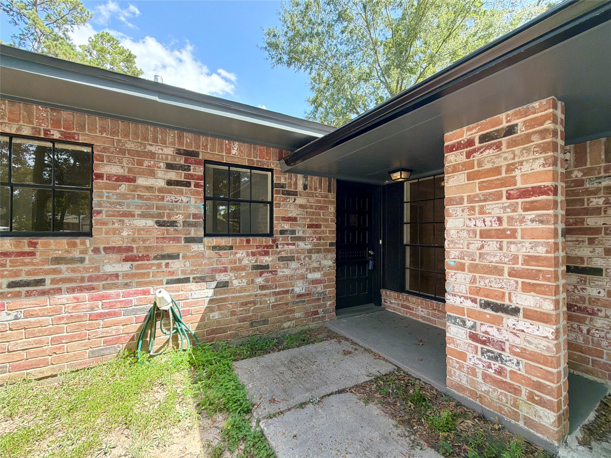 3427 Dovie Drive Property Photo 2
