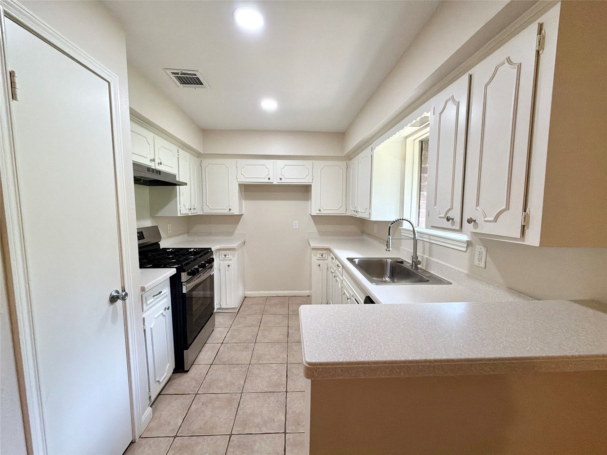 3427 Dovie Drive Property Photo 10