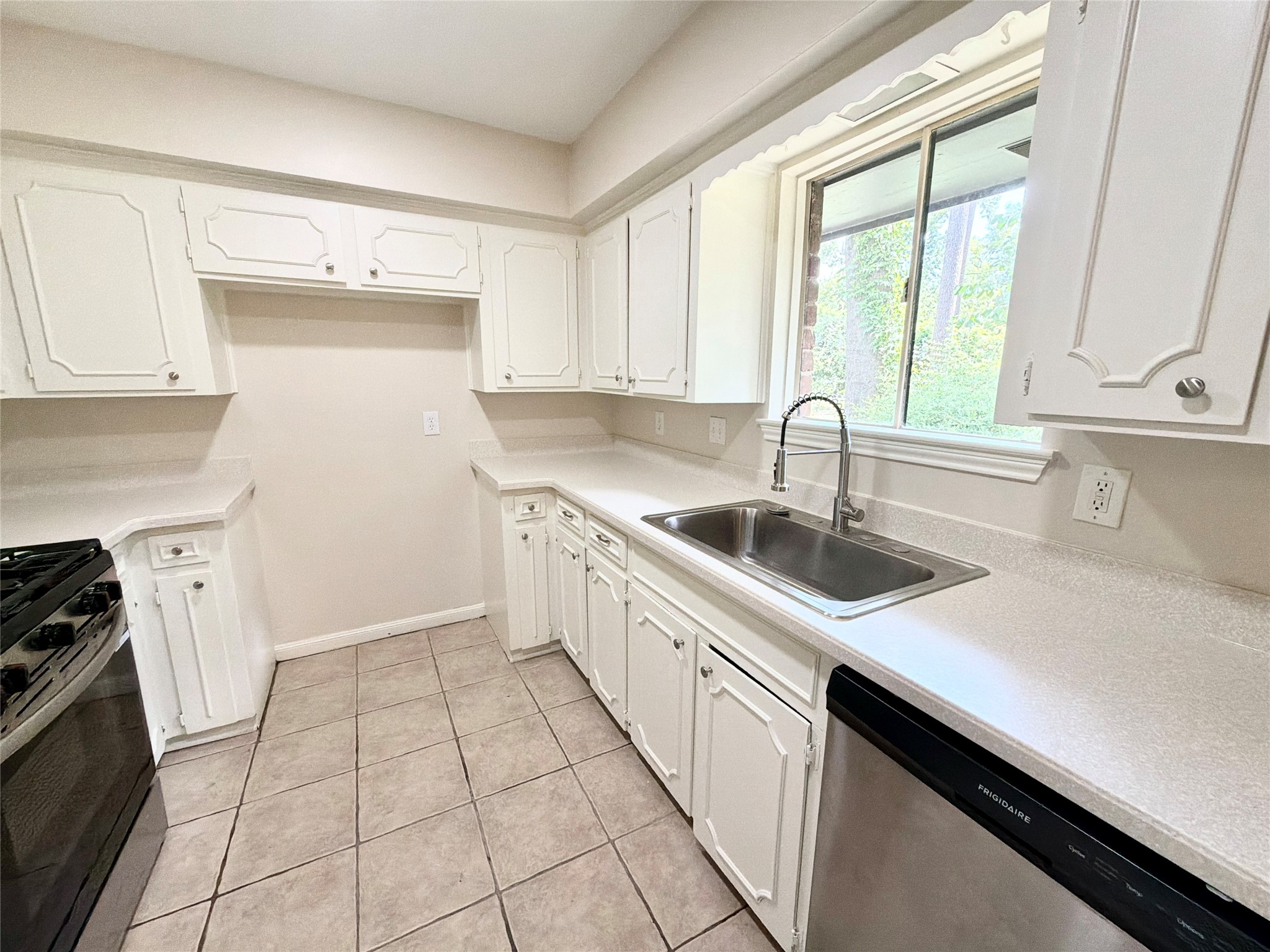 3427 Dovie Drive Property Photo 11