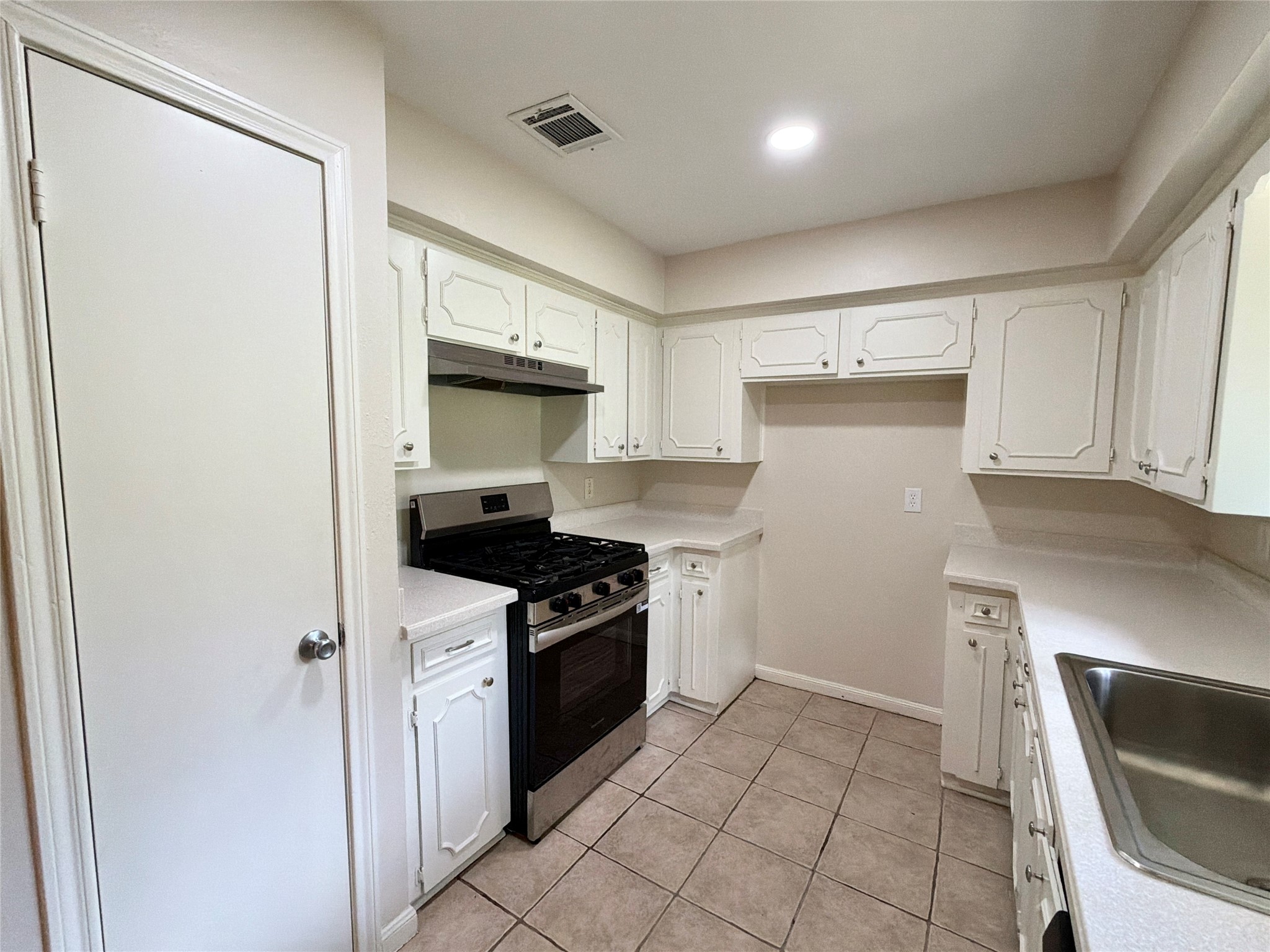 3427 Dovie Drive Property Photo 12