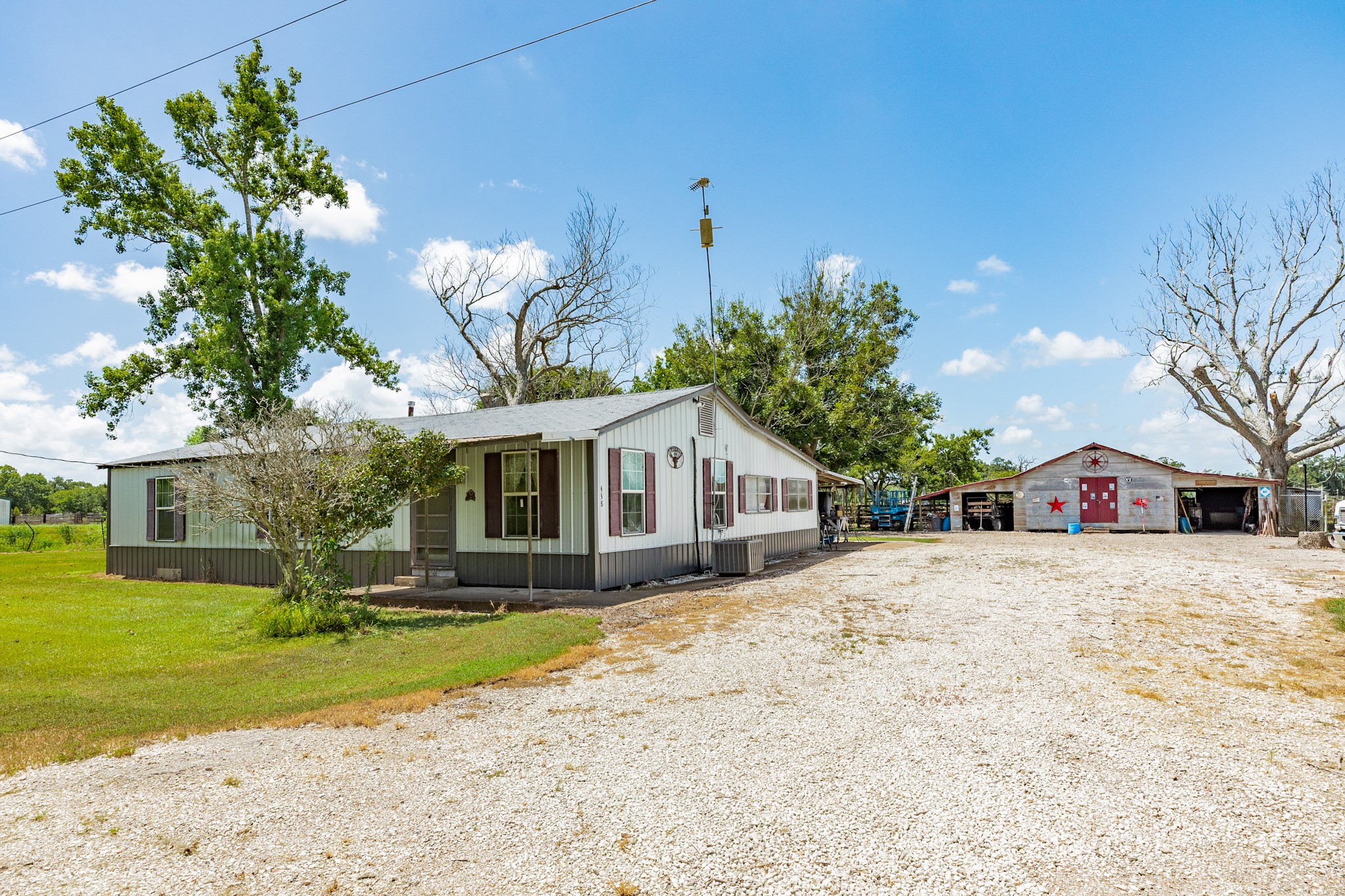 438 County Road 164 Property Photo 3