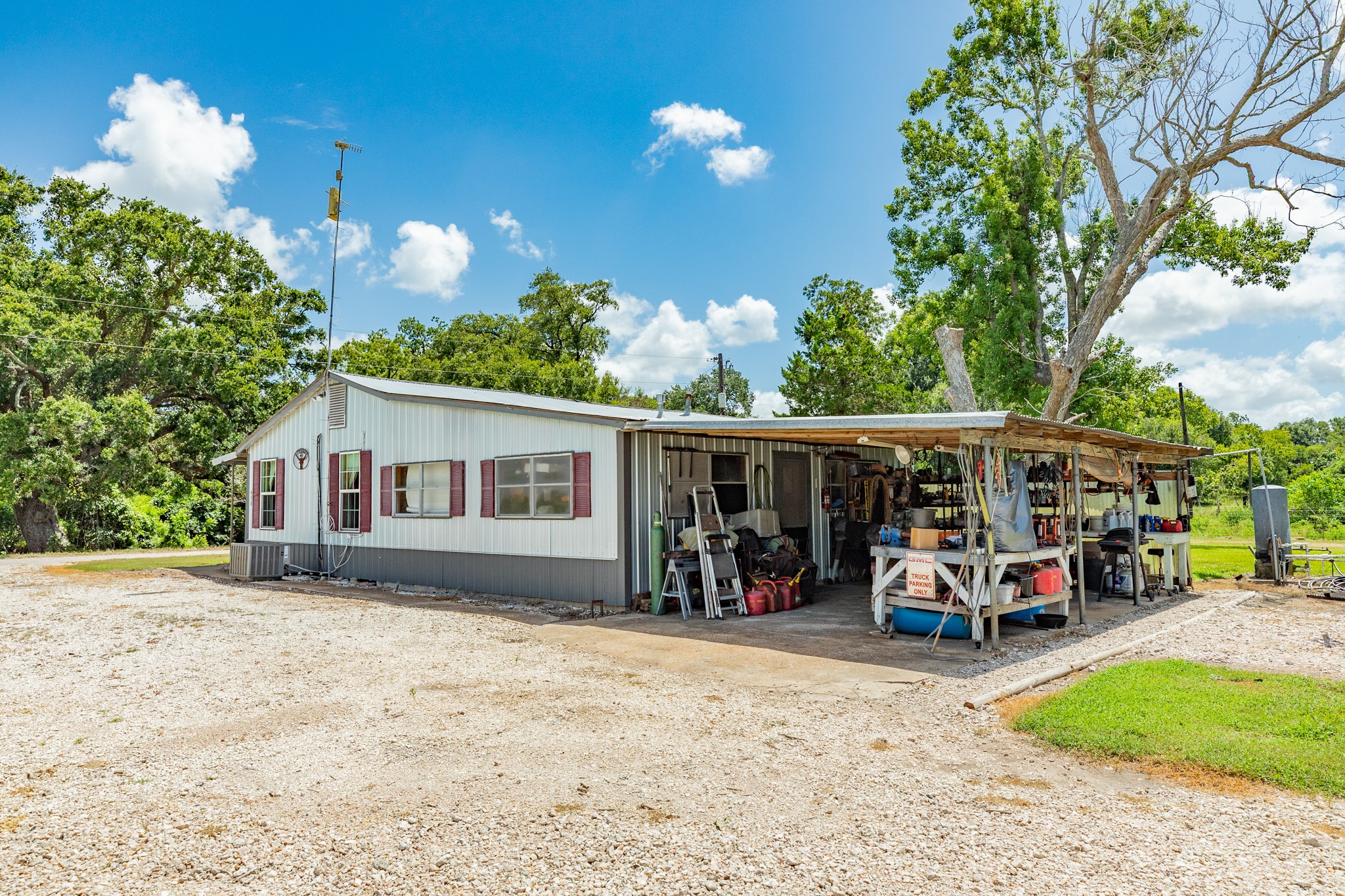 438 County Road 164 Property Photo 15