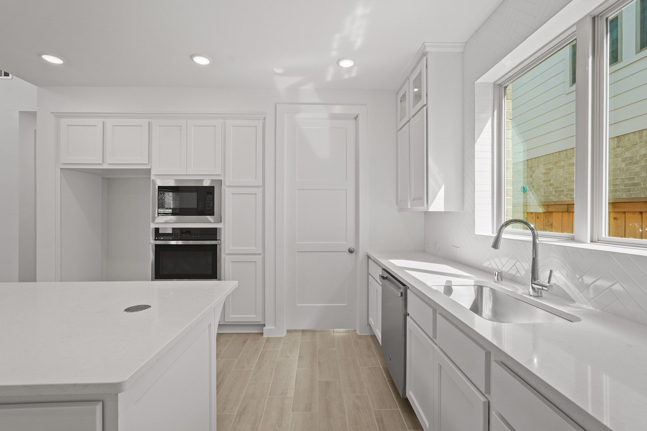 26416 East Skylight Brook Circle Property Photo 5