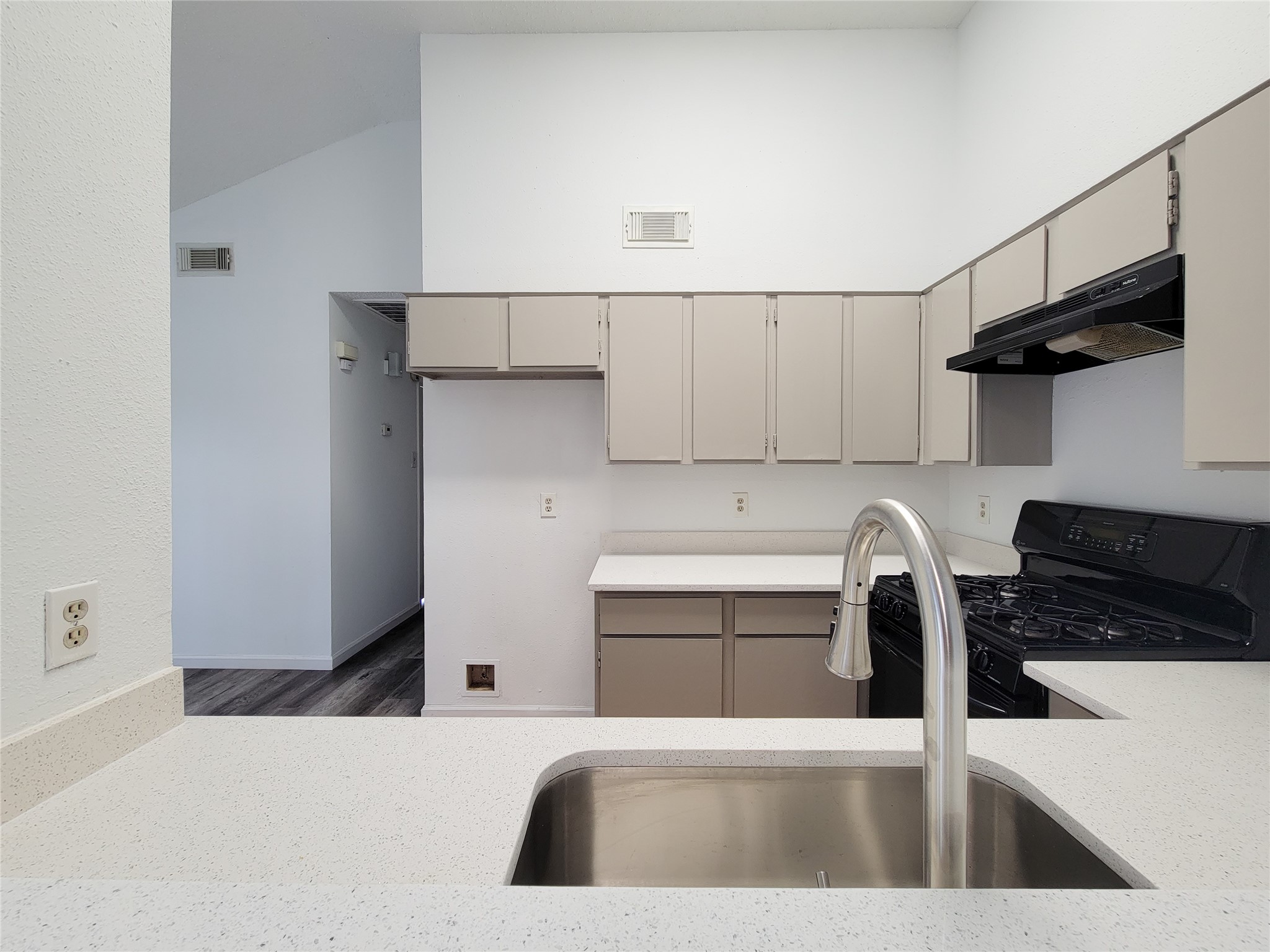 17008 Mercado Drive Property Photo 9