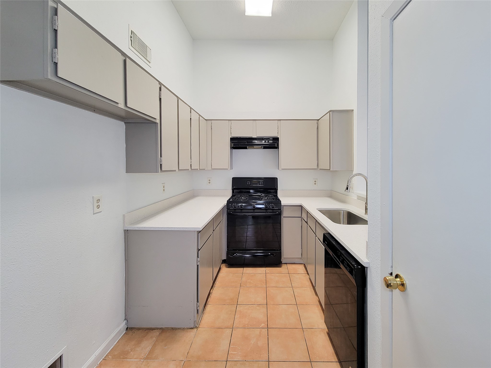 17008 Mercado Drive Property Photo 10