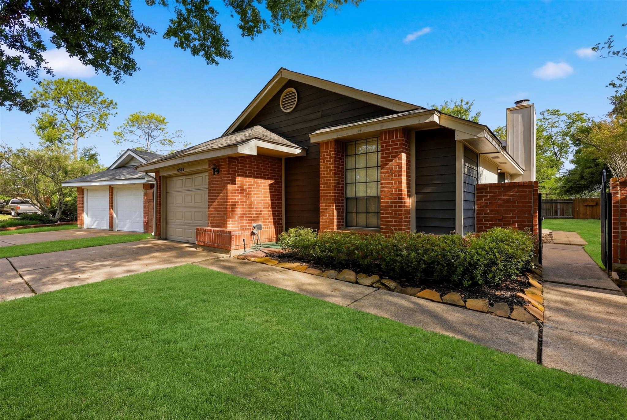 8518 Pool Creek Drive Property Photo 2