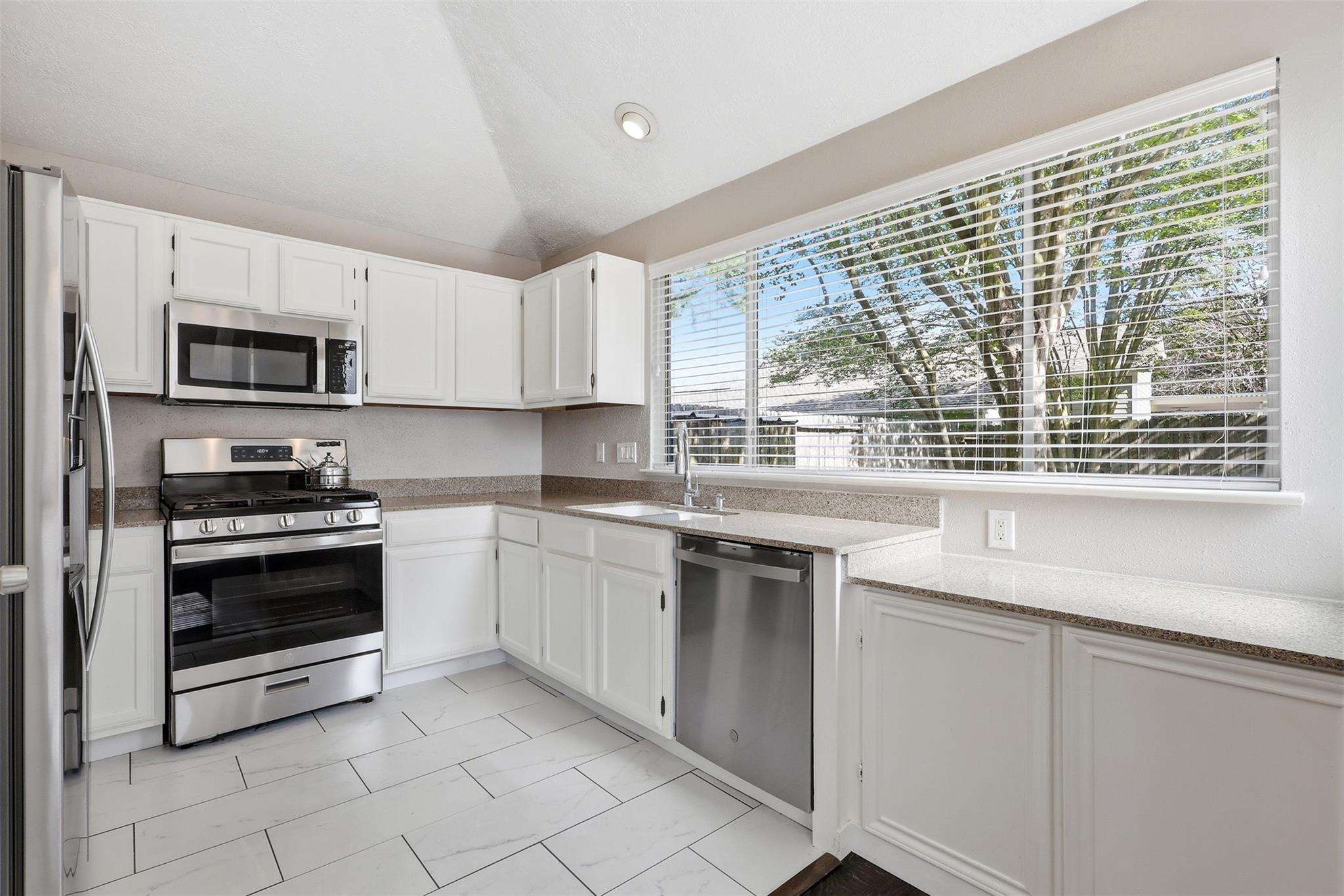 8518 Pool Creek Drive Property Photo 8