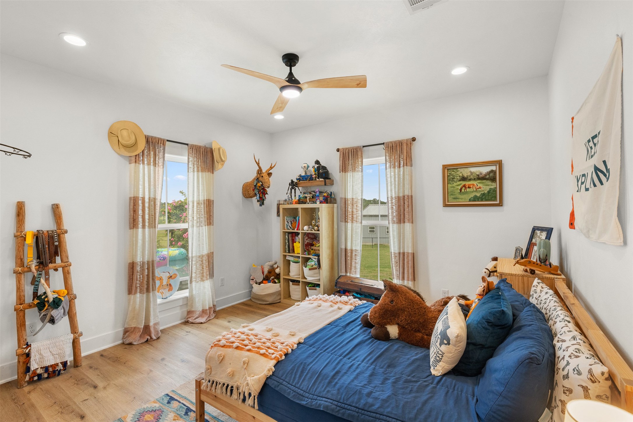 9075 Loop Road Property Photo 17