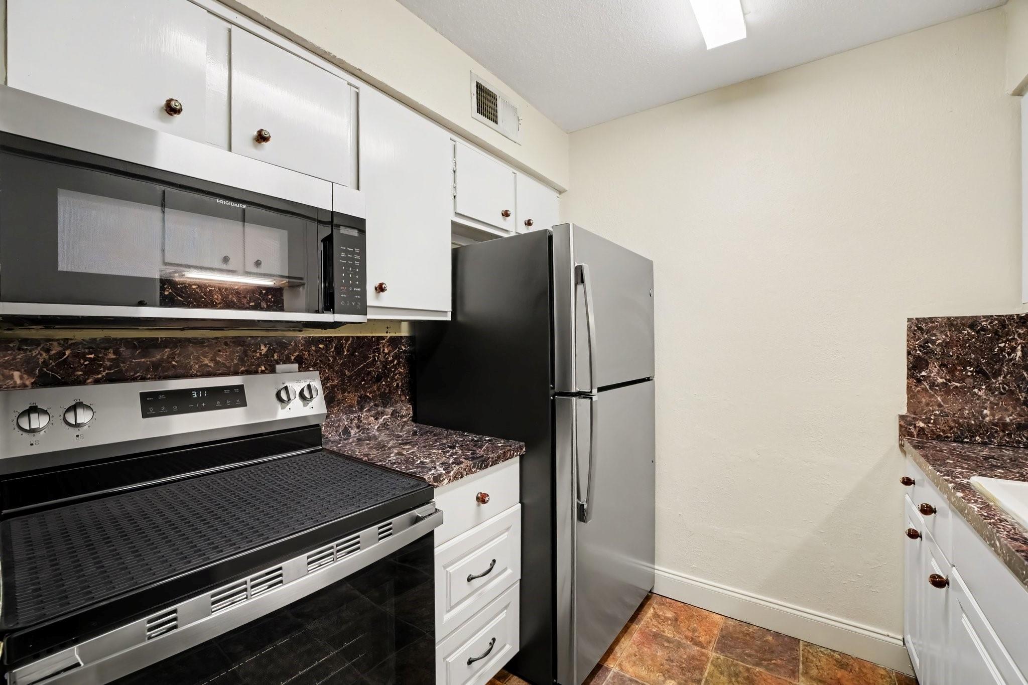 7575 Katy Freeway 84 Property Photo 12