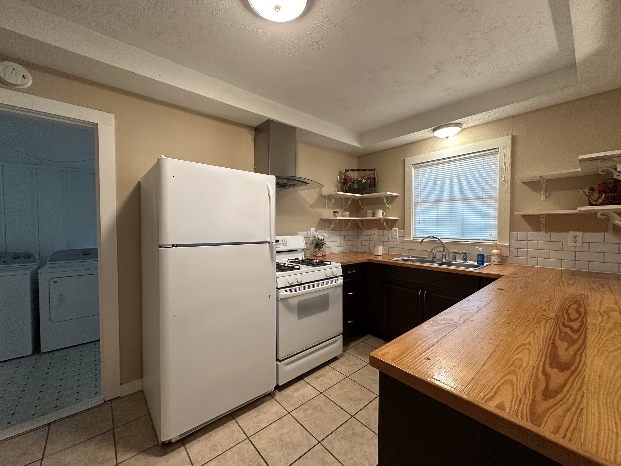 706 W Willis Street Property Photo 4