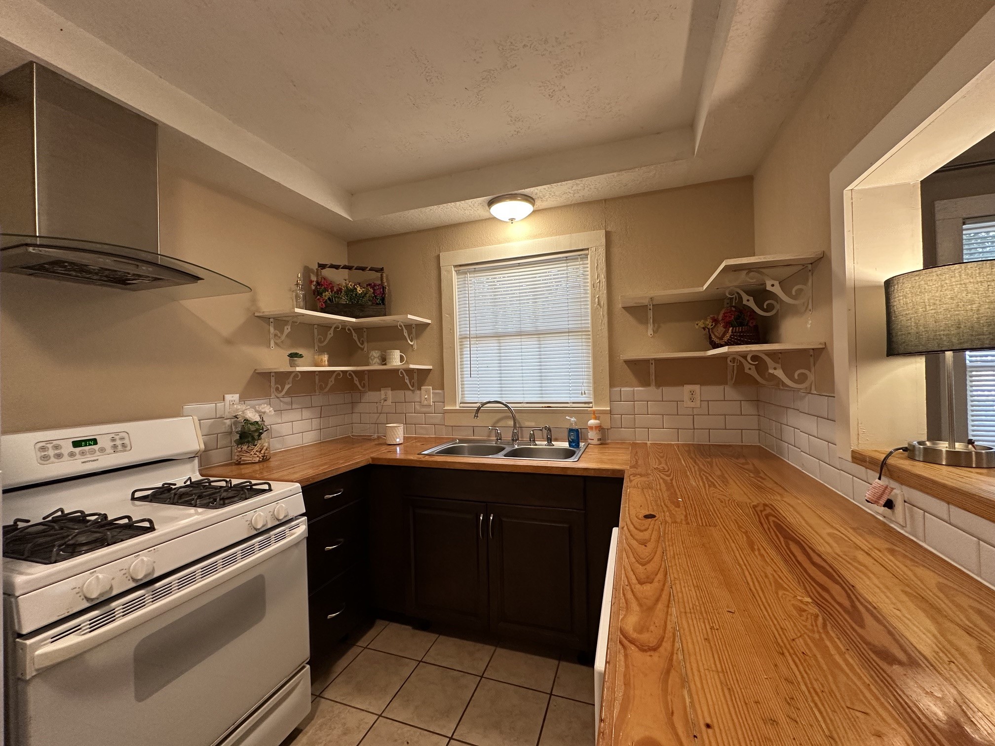 706 W Willis Street Property Photo 6