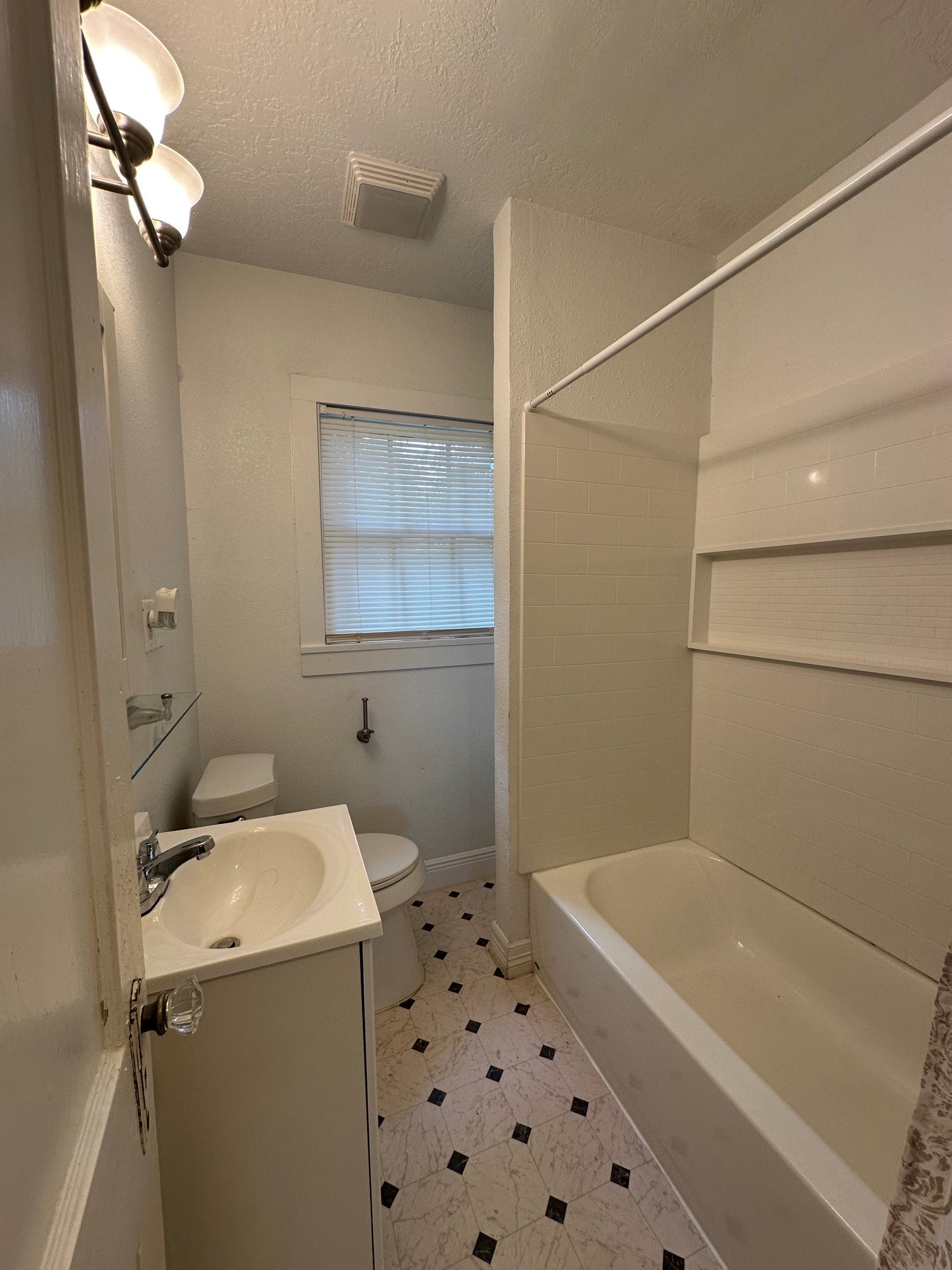 706 W Willis Street Property Photo 11