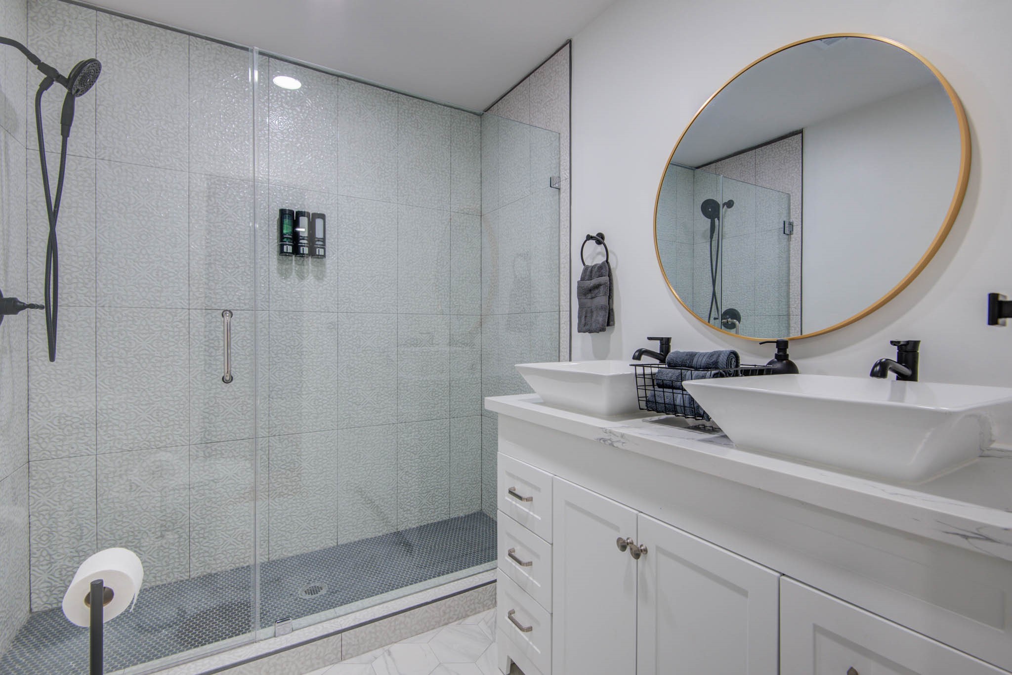 9515 Meadowglen Lane Property Photo 14