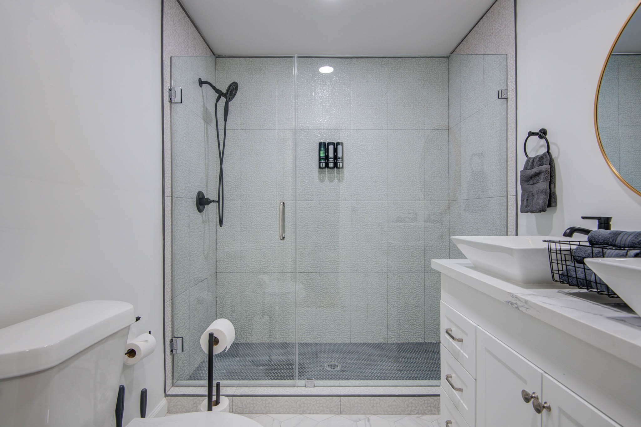 9515 Meadowglen Lane Property Photo 15