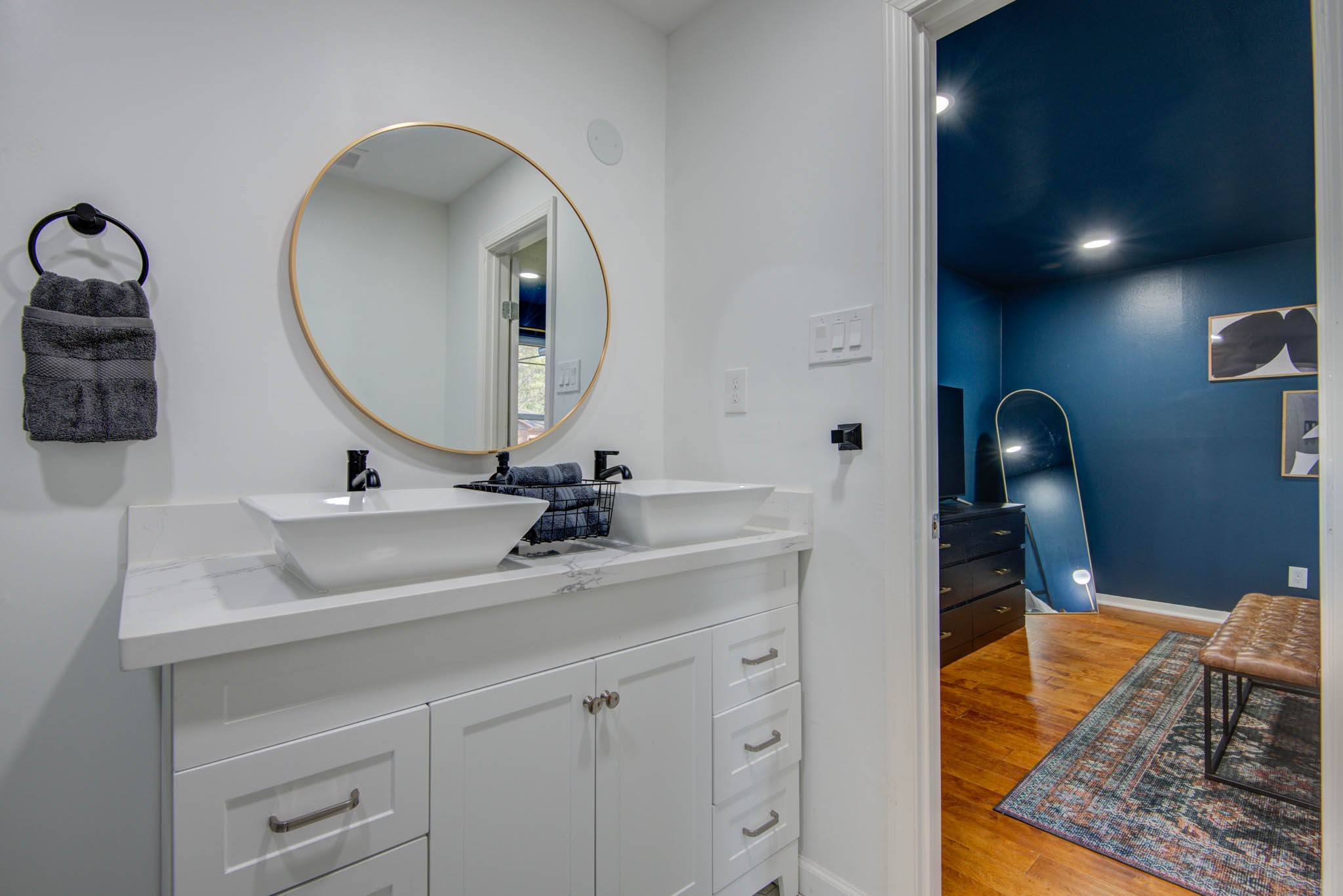 9515 Meadowglen Lane Property Photo 16