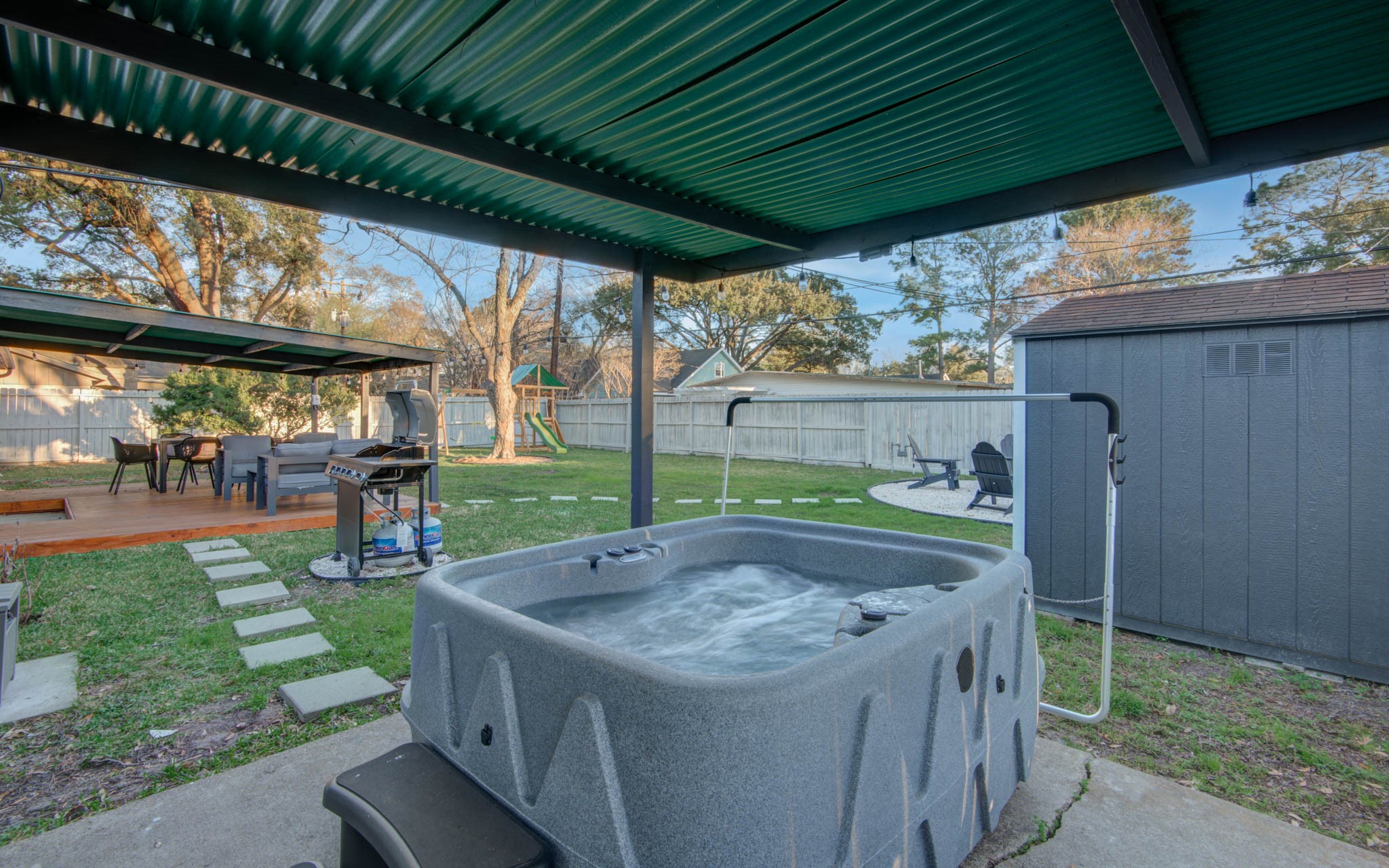 9515 Meadowglen Lane Property Photo 18