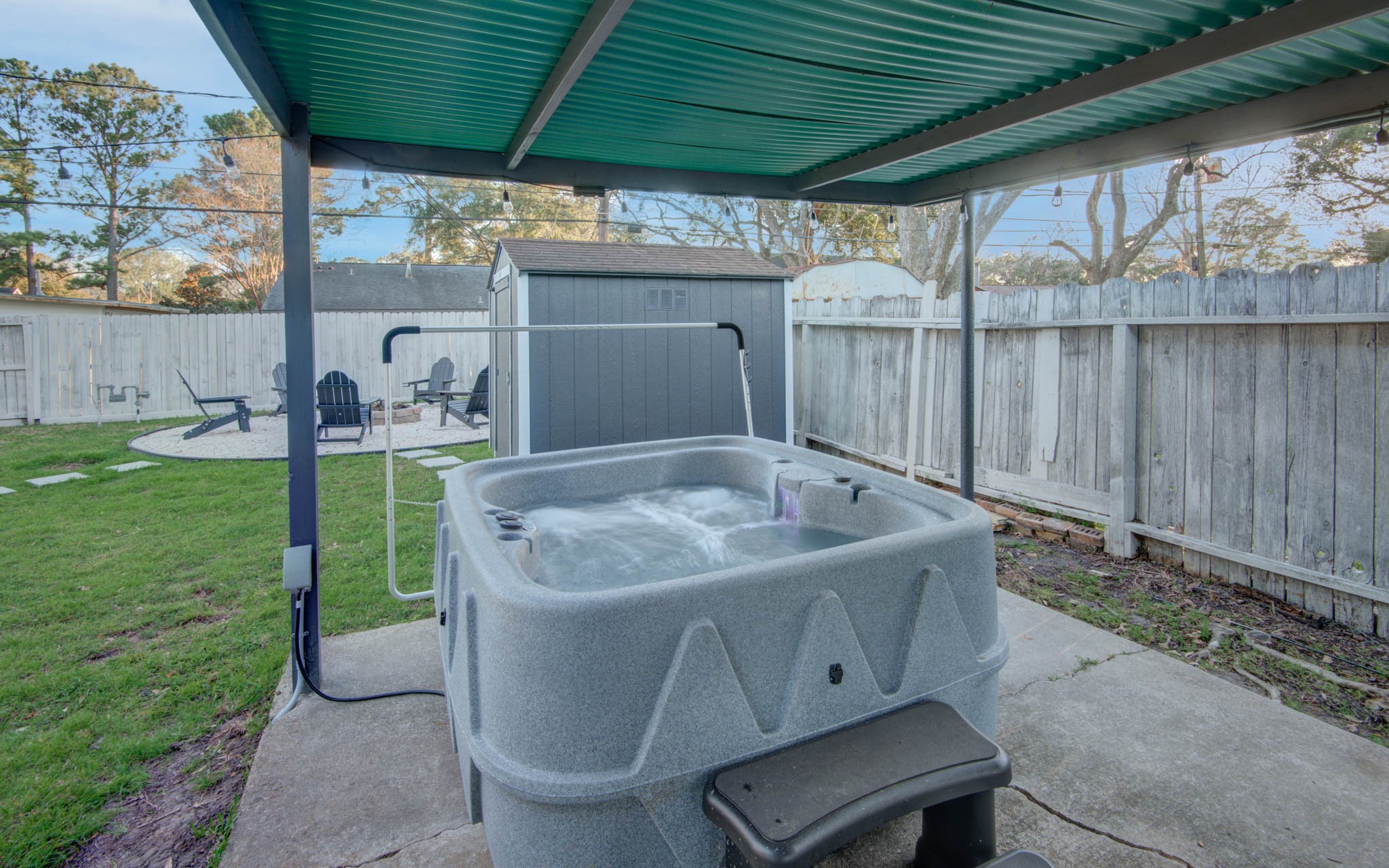 9515 Meadowglen Lane Property Photo 19