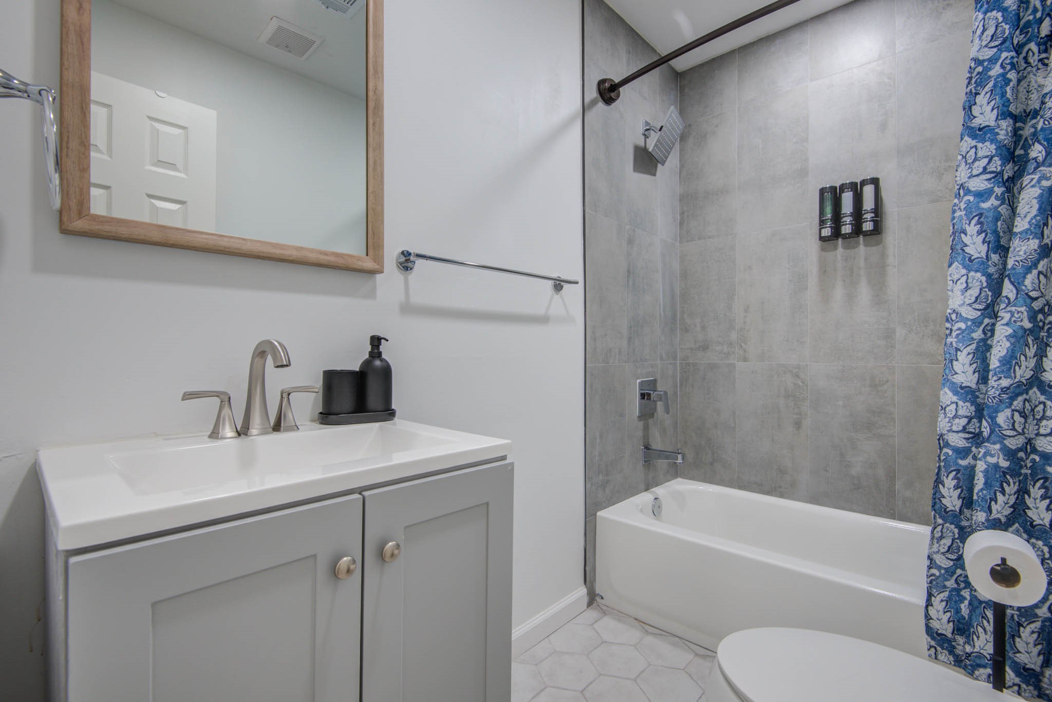 9515 Meadowglen Lane Property Photo 24