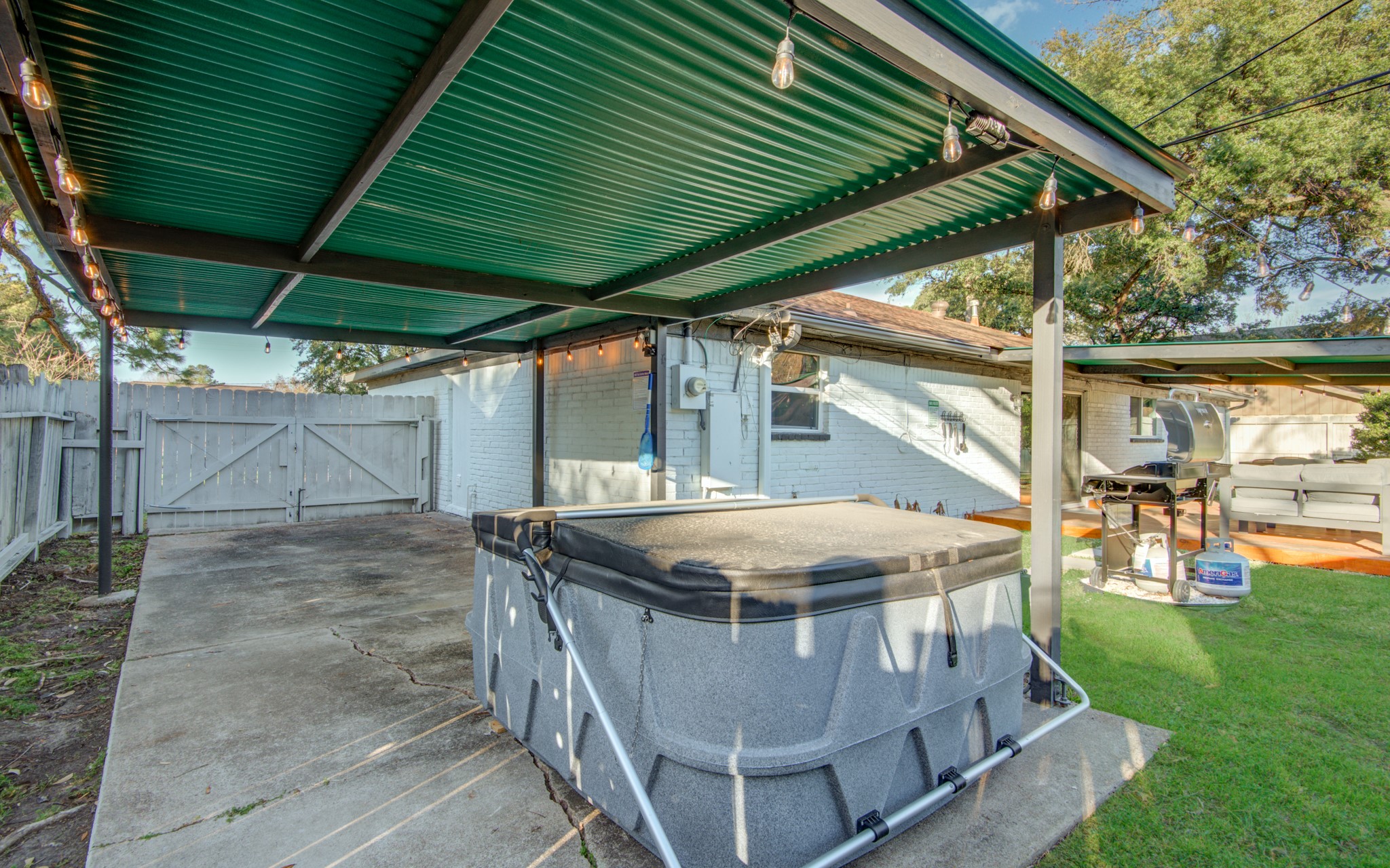 9515 Meadowglen Lane Property Photo 33