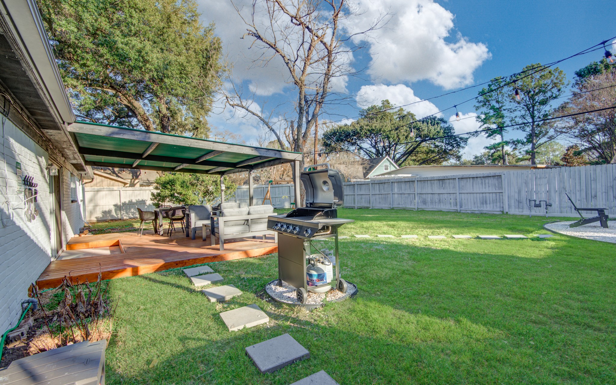 9515 Meadowglen Lane Property Photo 34