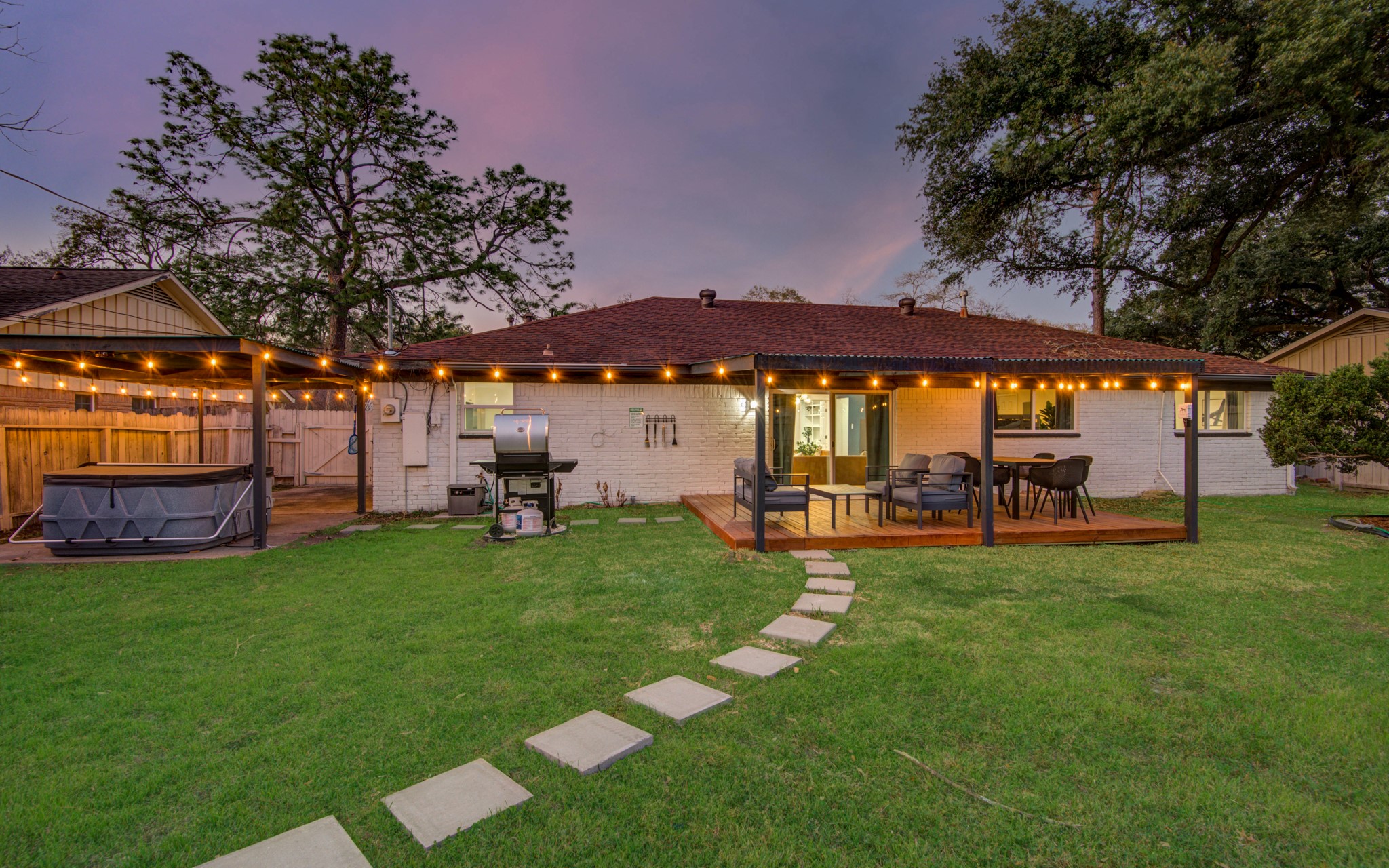 9515 Meadowglen Lane Property Photo 40