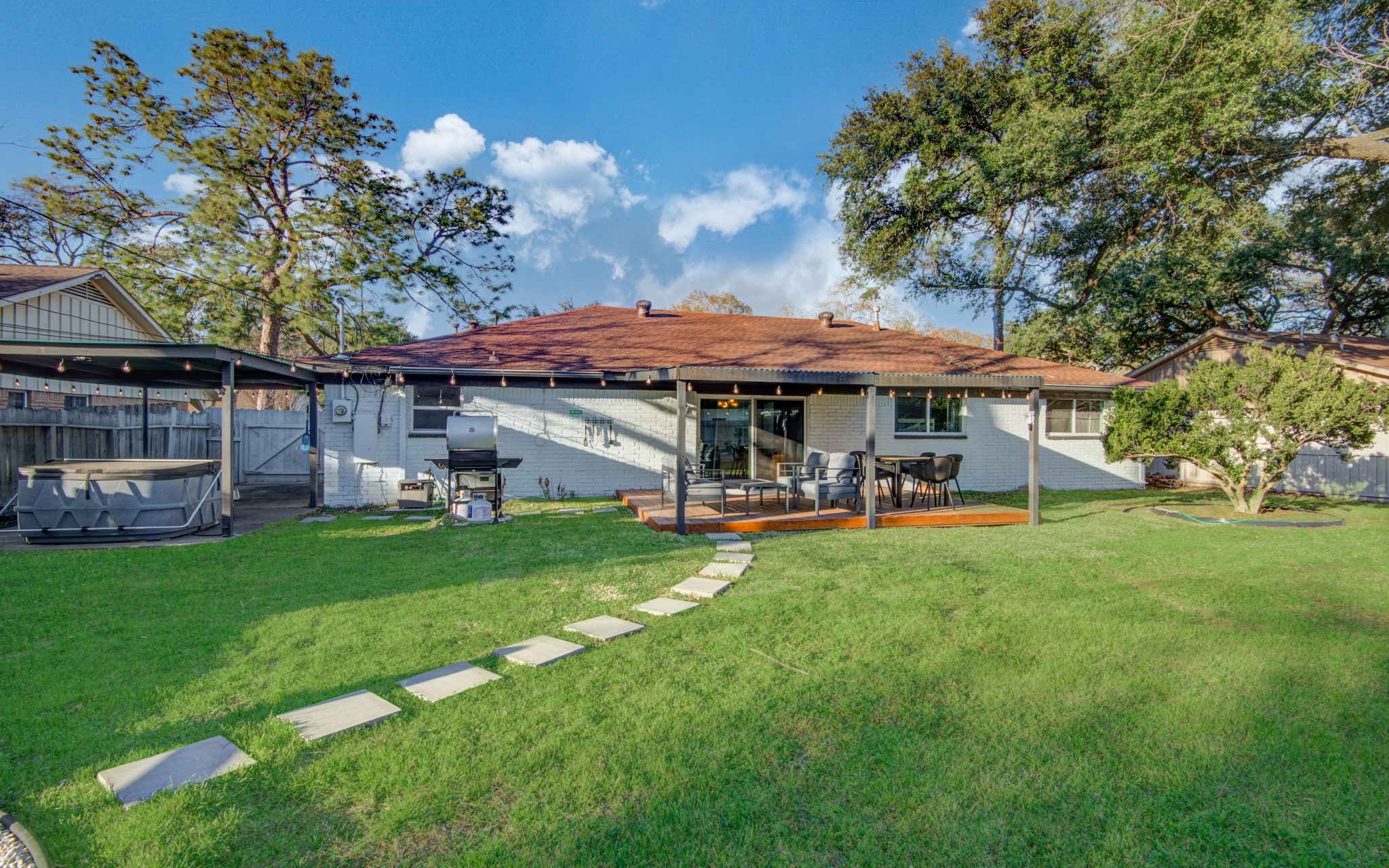 9515 Meadowglen Lane Property Photo 41
