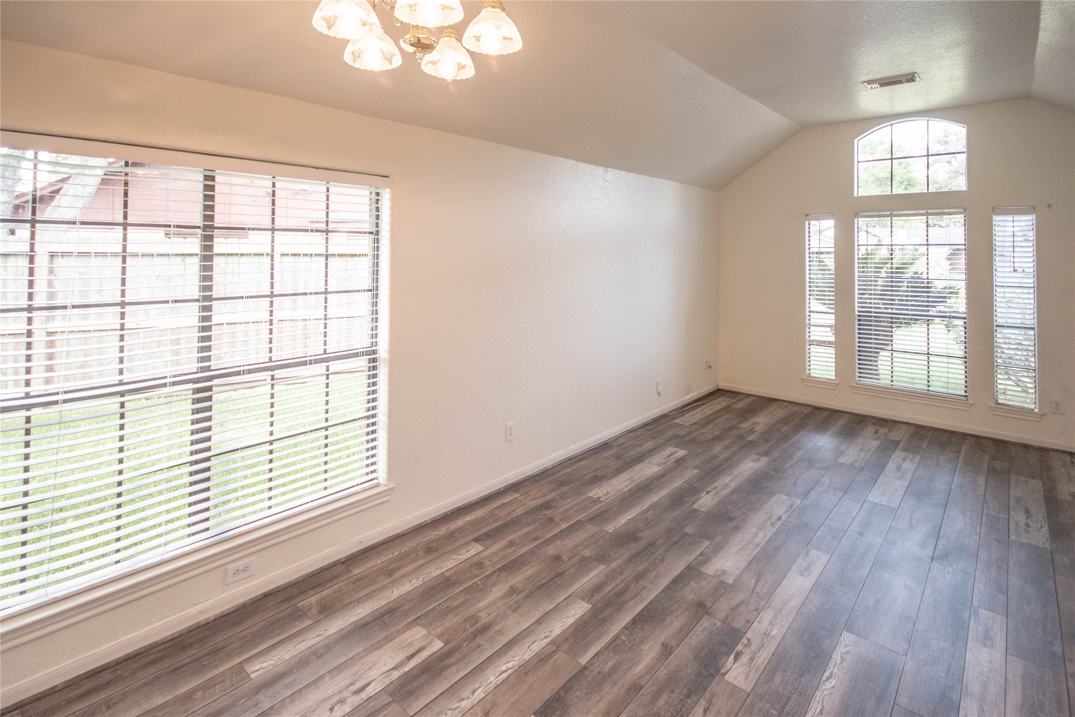 1208 Parkwest Street Property Photo 6