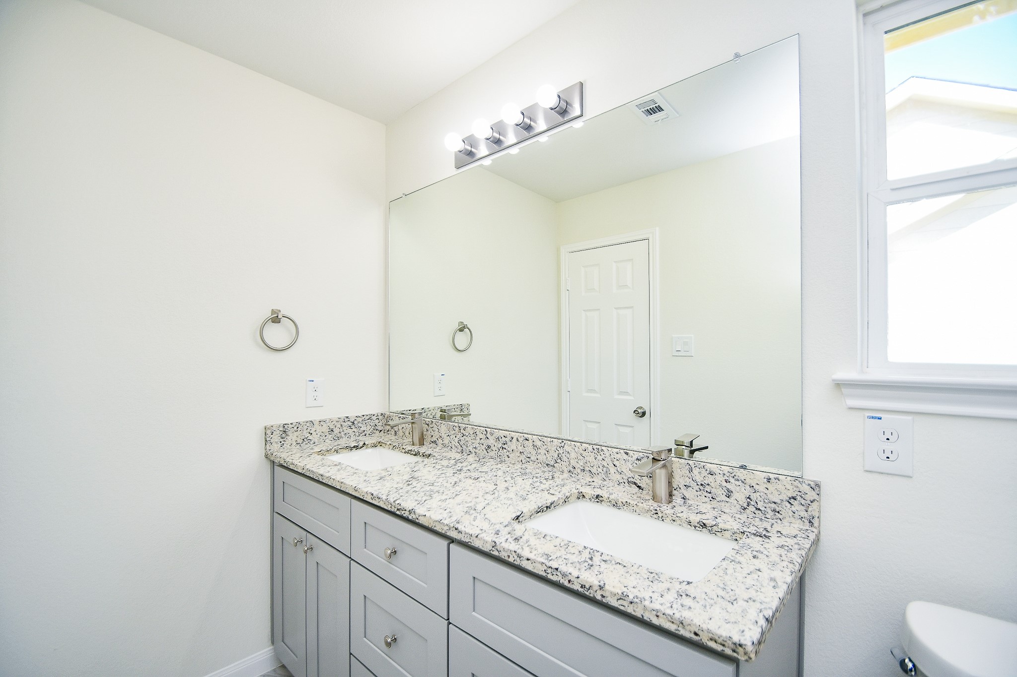 12202 Heather Flower Lane Property Photo 26