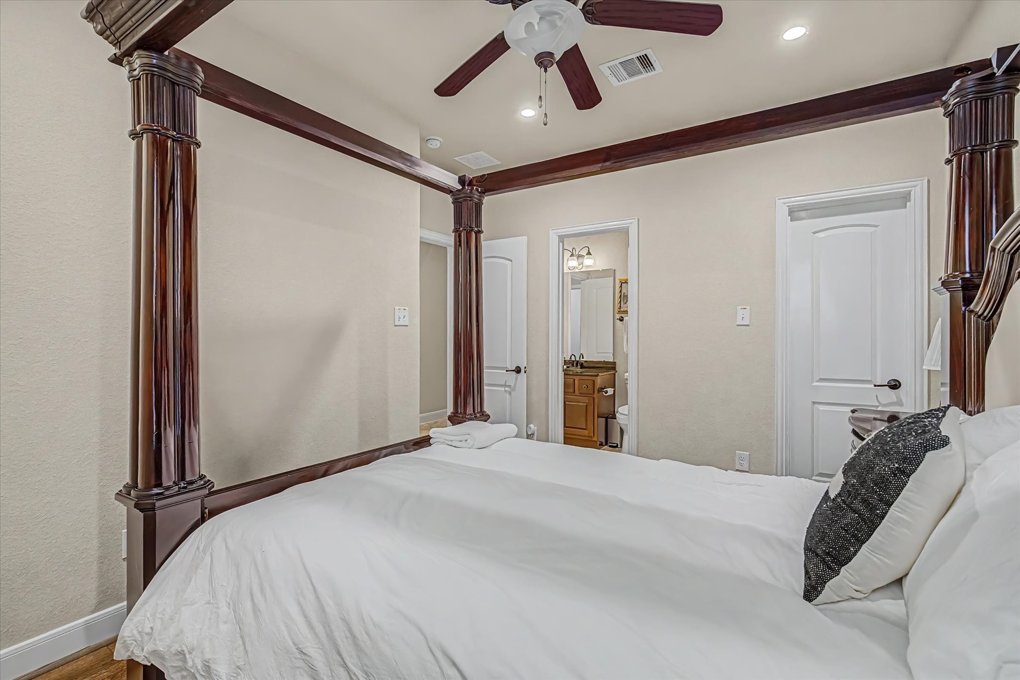102 N Victoriana Circle Property Photo 33