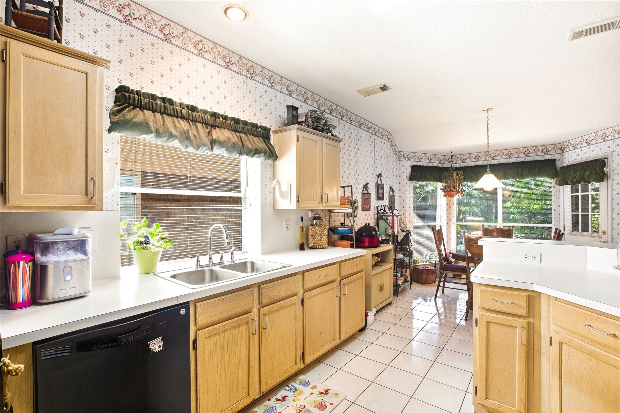 16810 Benwick Drive Property Photo 14