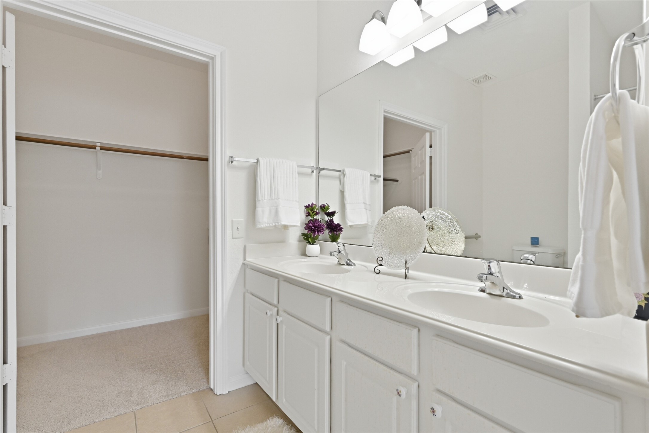 2815 Kings Crossing Drive 212 Property Photo 27