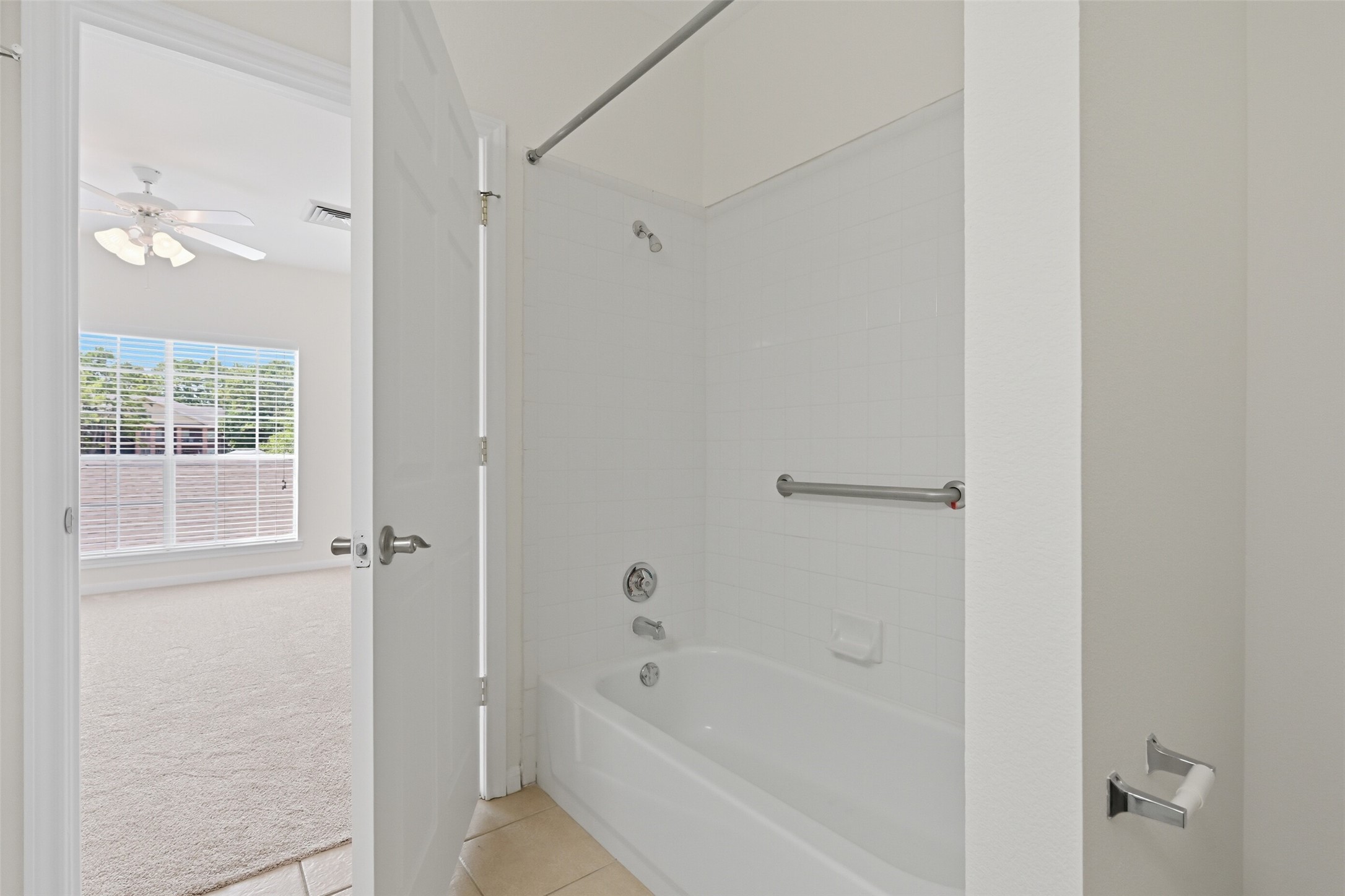 2815 Kings Crossing Drive 212 Property Photo 29