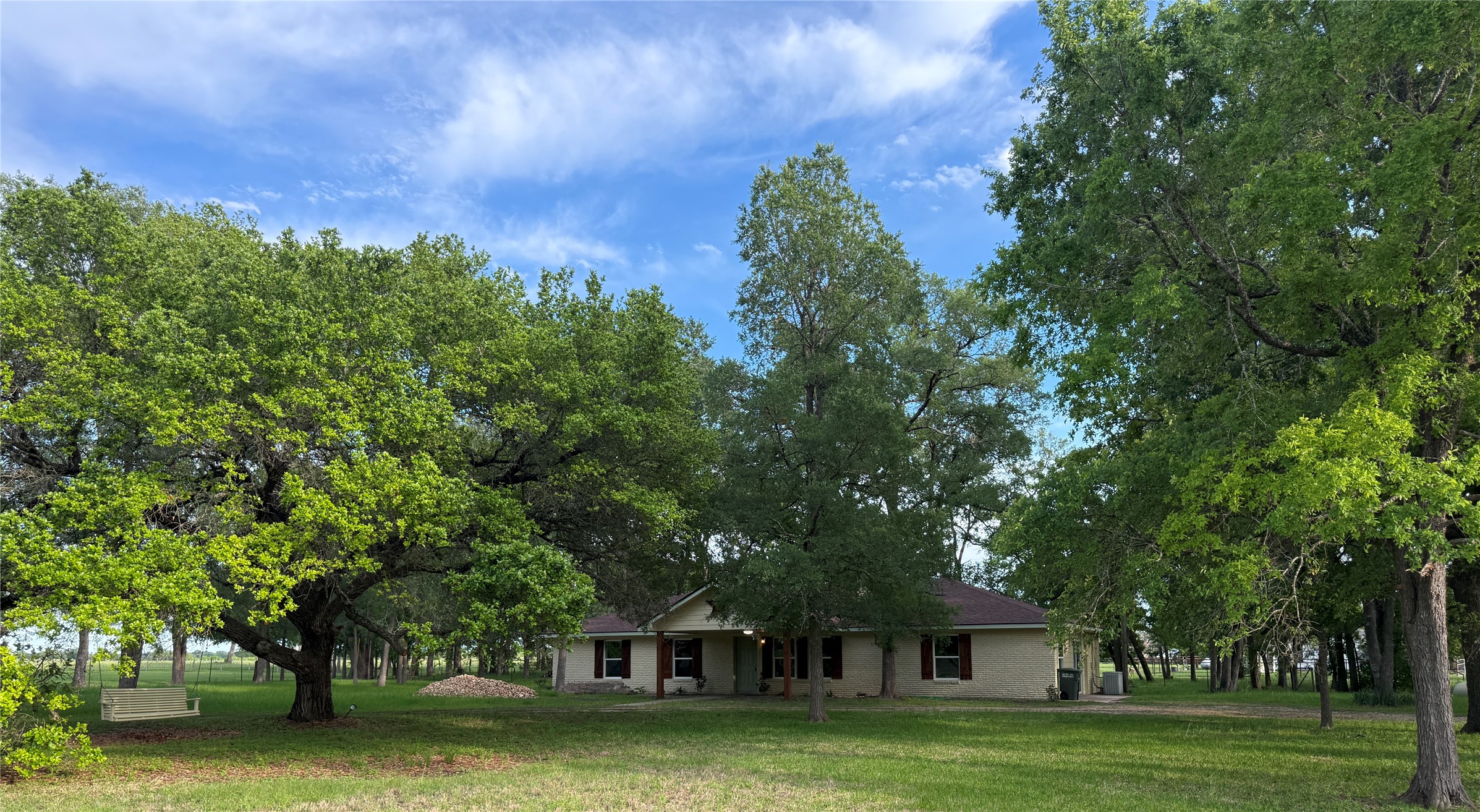 1139 County Rd 403 Property Photo 1