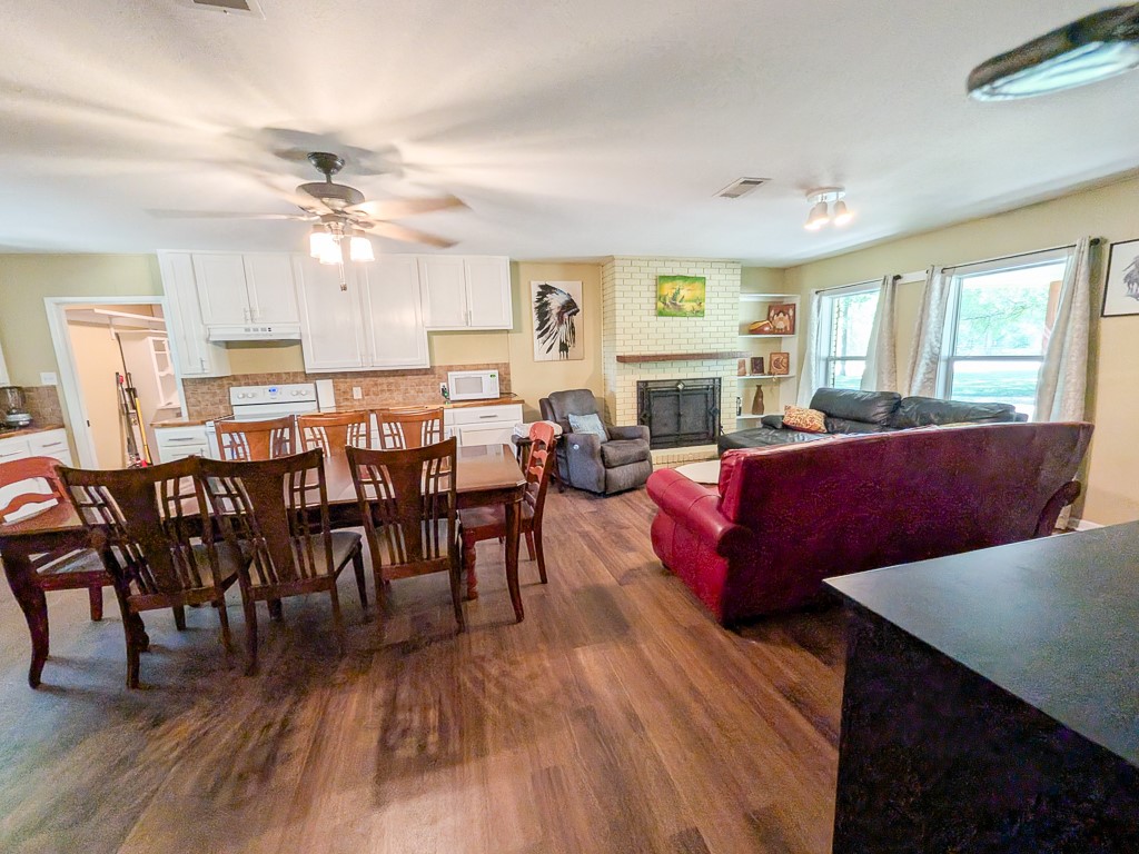 1139 County Rd 403 Property Photo 4
