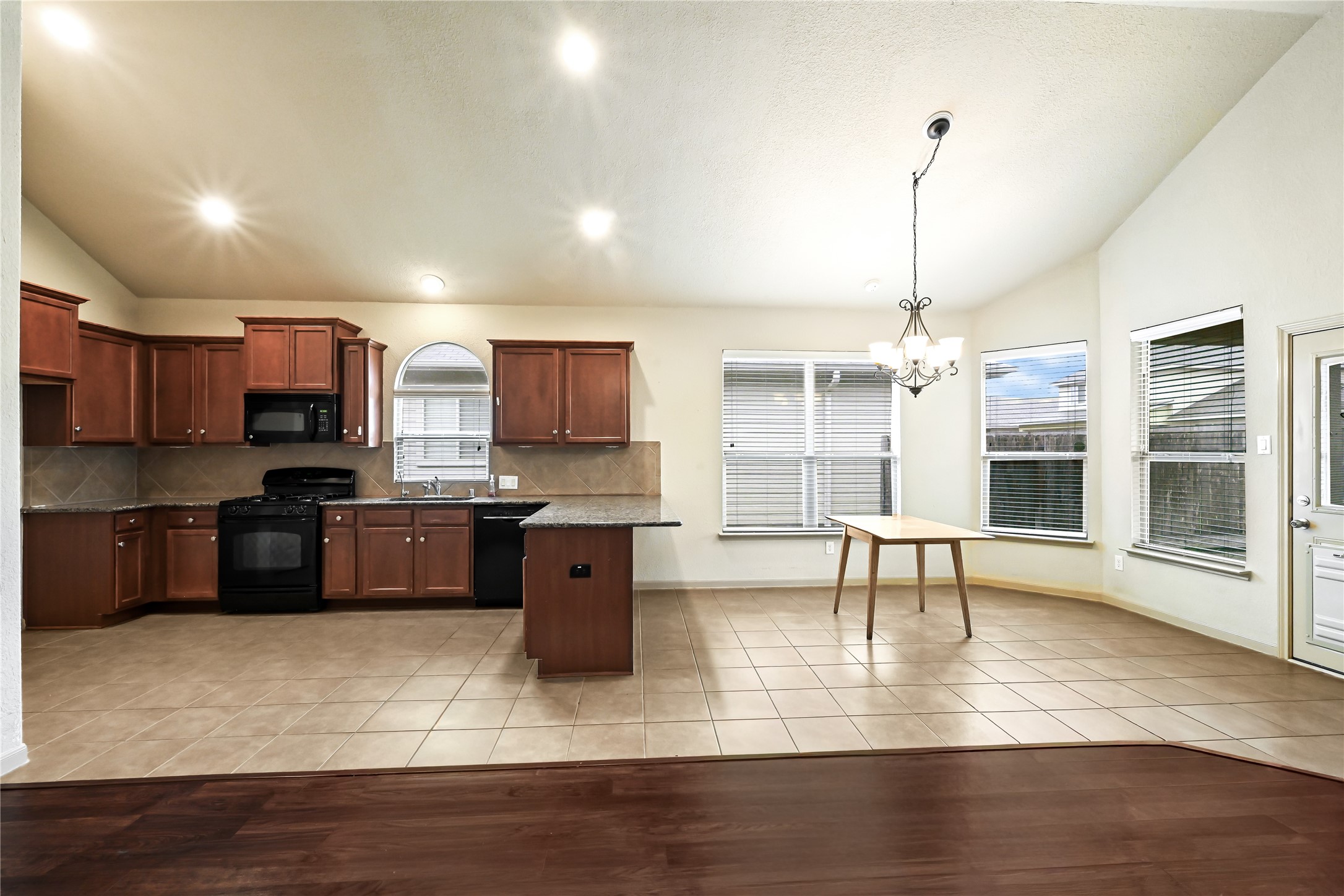 8706 Sunrise Canter Drive Property Photo 5