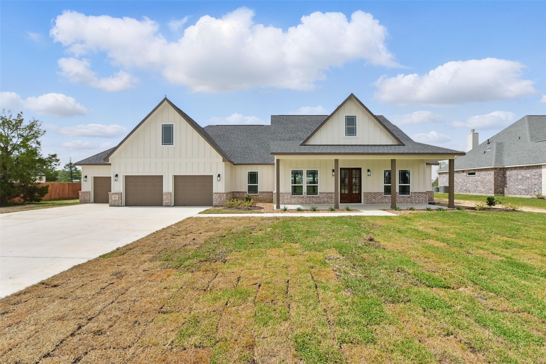 6411 Tomahawk Property Photo