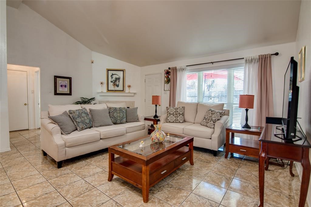 18734 Highland Trail Property Photo 3