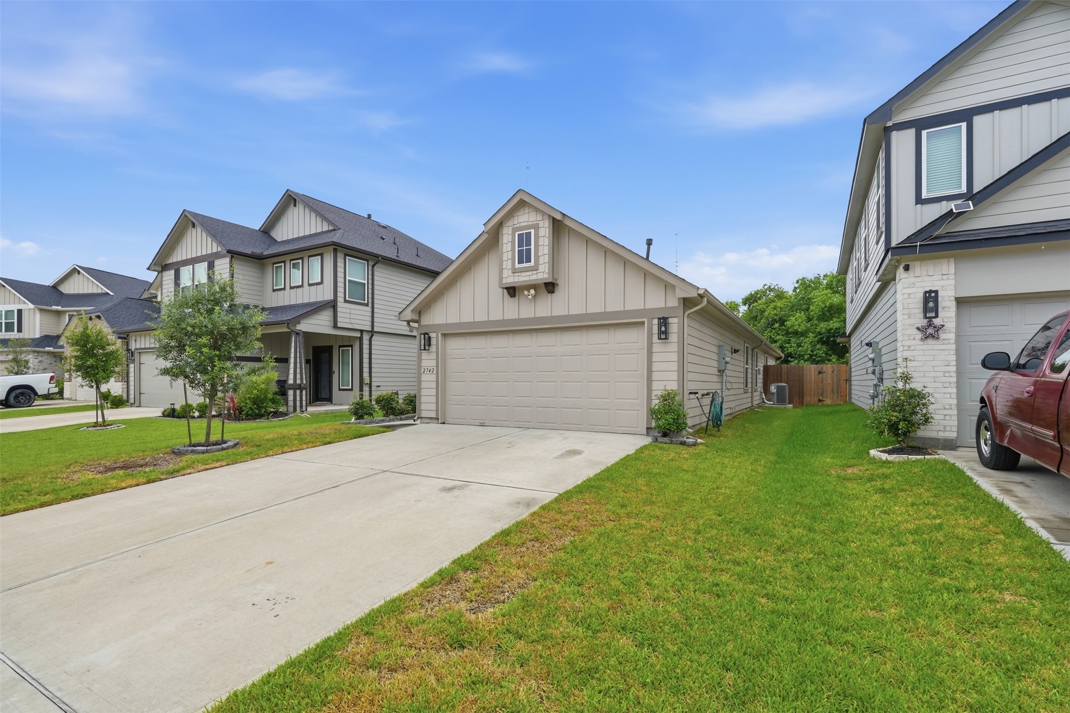 2742 Oakleaf Ash Lane Property Photo 1
