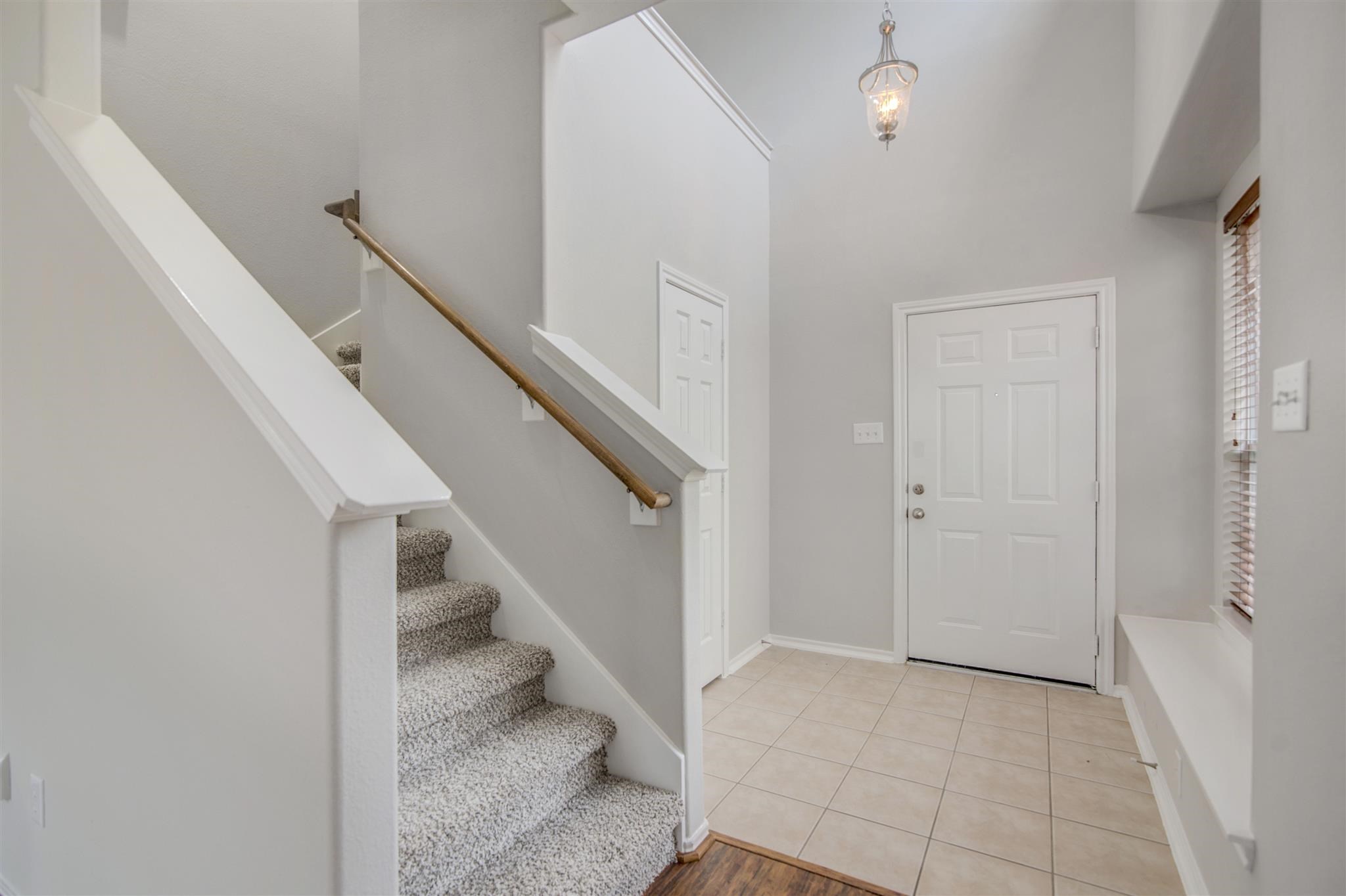 58 S Burberry Park Circle Property Photo 4