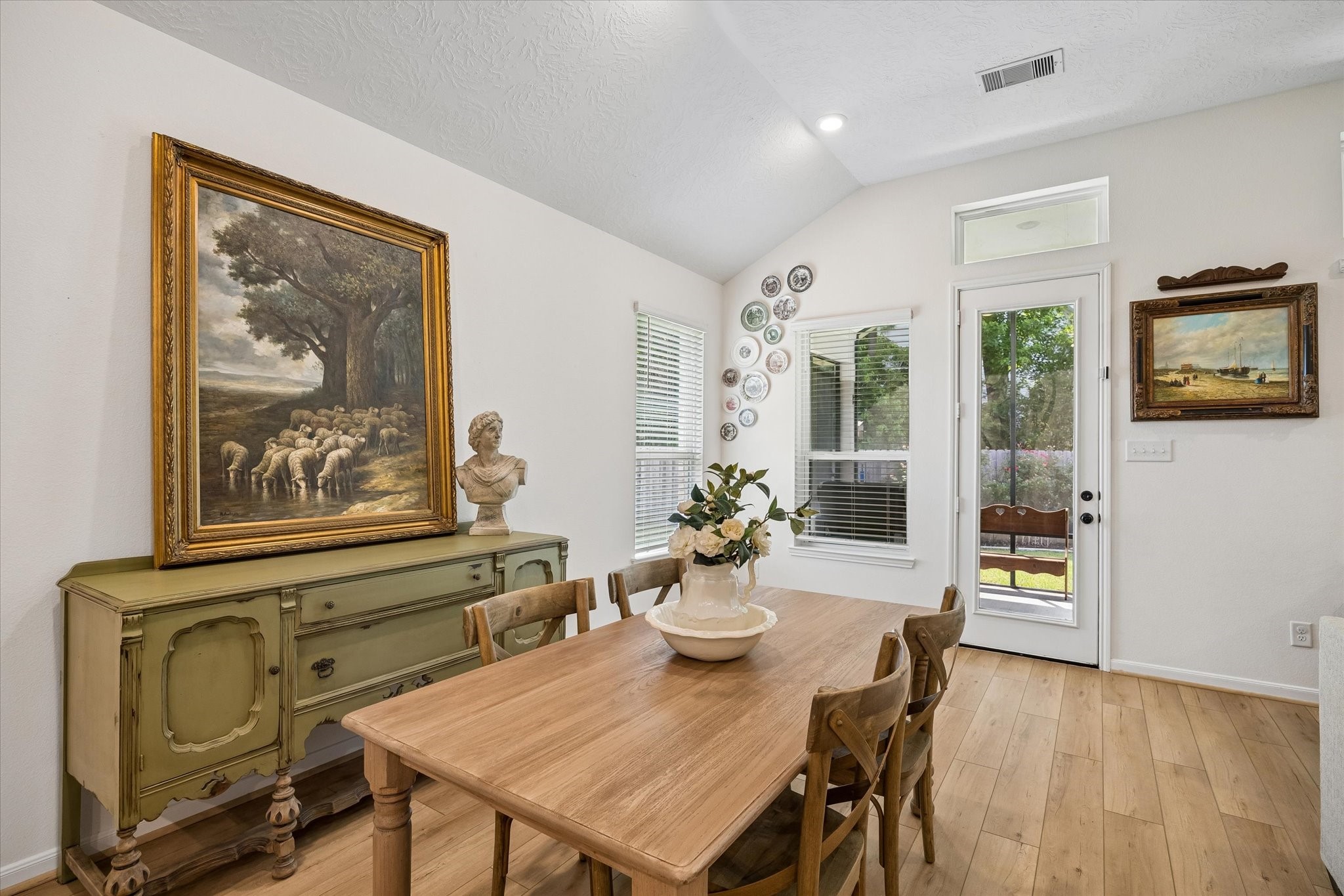 39200 Canyonville Court Property Photo 8
