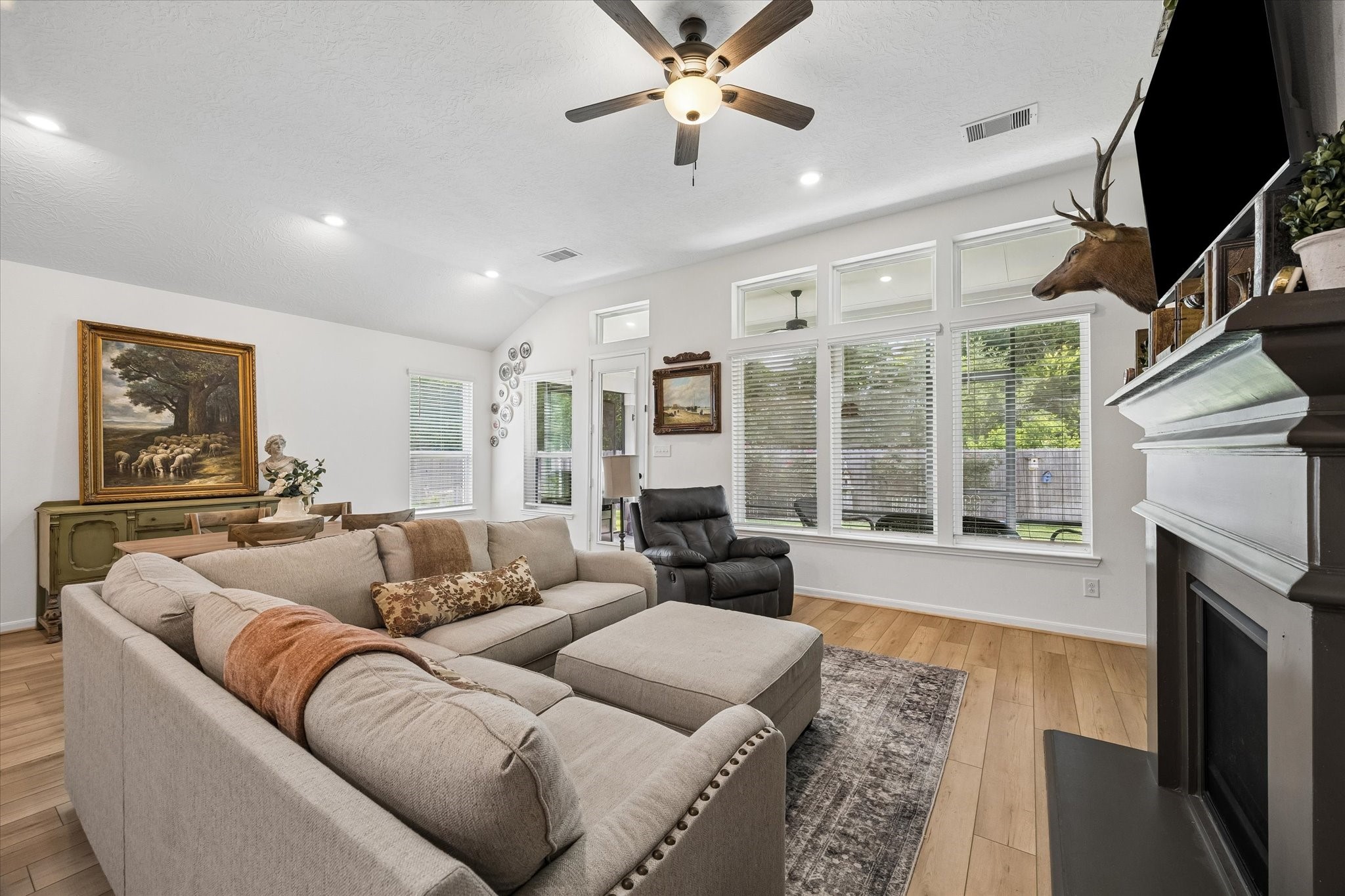 39200 Canyonville Court Property Photo 12